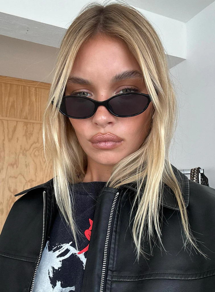 Wonderful World Sunglasses Black | Princess Polly US