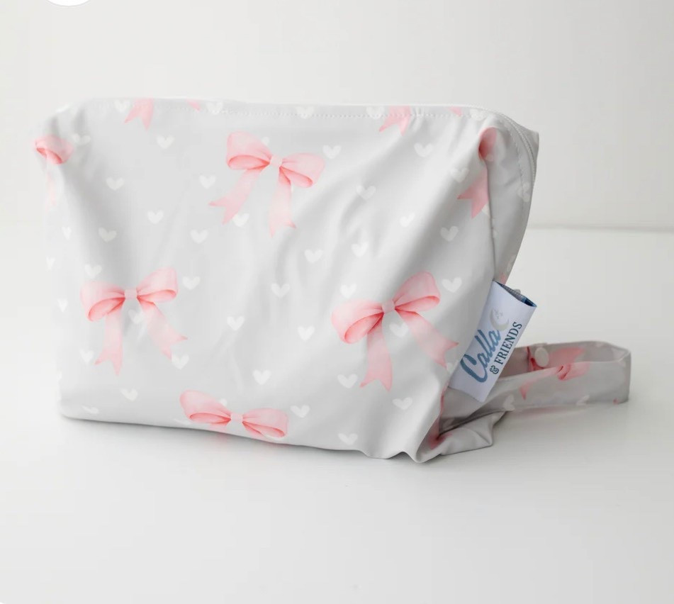 The everything wet bag from Calla & Friends is one of those things I didn’t realize I needed until I had it. 🤍 Perfect for tossing in wet swimsuits, messy bibs, pump parts, snacks, or all the random mom things that end up in your bag. The size is so good and the quality is amazing.

A must-have for busy mom life and keeping things organized!

#LTKBaby #LTKmomlife #LTKspringtrends