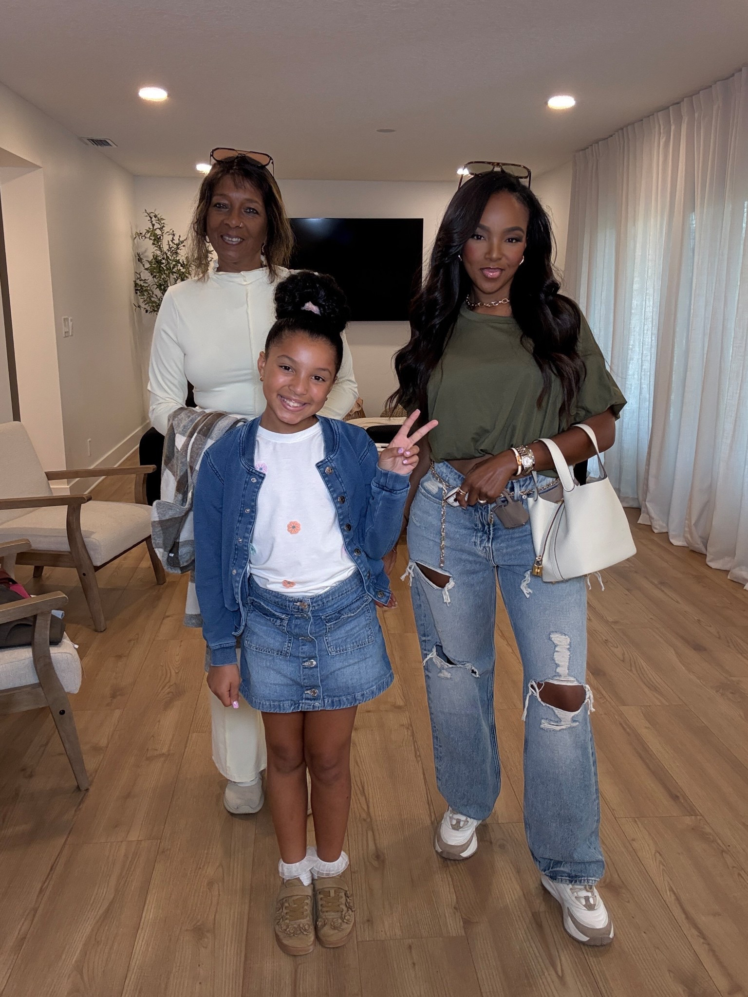 Family outfits 

Everything is true to size

Top: Small
Pants size 27
The inseam is 34 inches

#Outfitinspiration #fashionstyle #outfitideas #spring #springfashion #simpleoutfit #summer #momoutfit #casualoutfit #streetwear 
