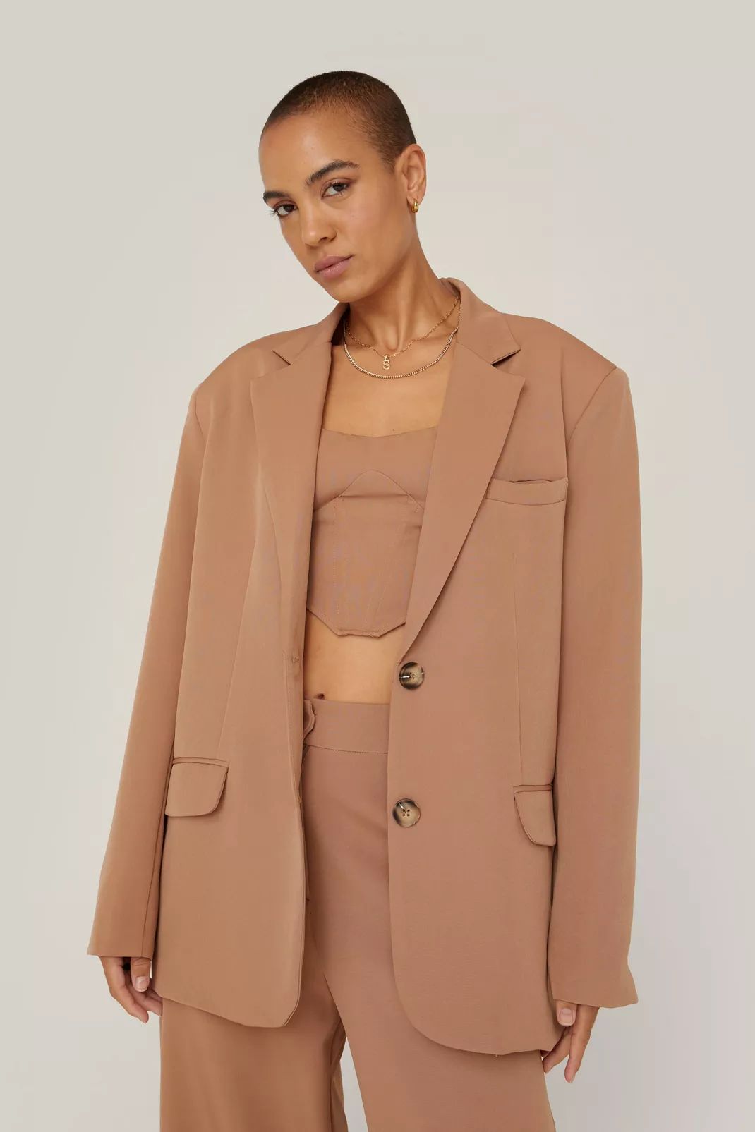 Blazer oversize à épaulettes et manches longues | NastyGal (FR)