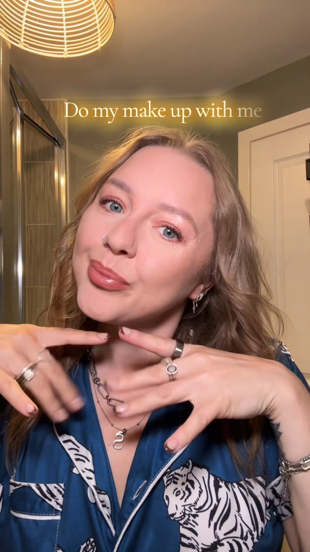 💄 Come get ready with me while I attempt to look alive today 😅 what is your desert island make up product? 

Products I used:
• elfcosmetics power grip primer 
• collectioncosmetics lasting perfection matte finish foundation and ultra cover concealer 
• SACHEU UK contour stay-n, cheek stay-n, liquid glow stay-n, brow & freckle stay-n and eyeshadow stay-n
• BPerfect Cosmetics intensifeye mascara and lip library duo

Any questions about shades then drop them in the comments ✨

