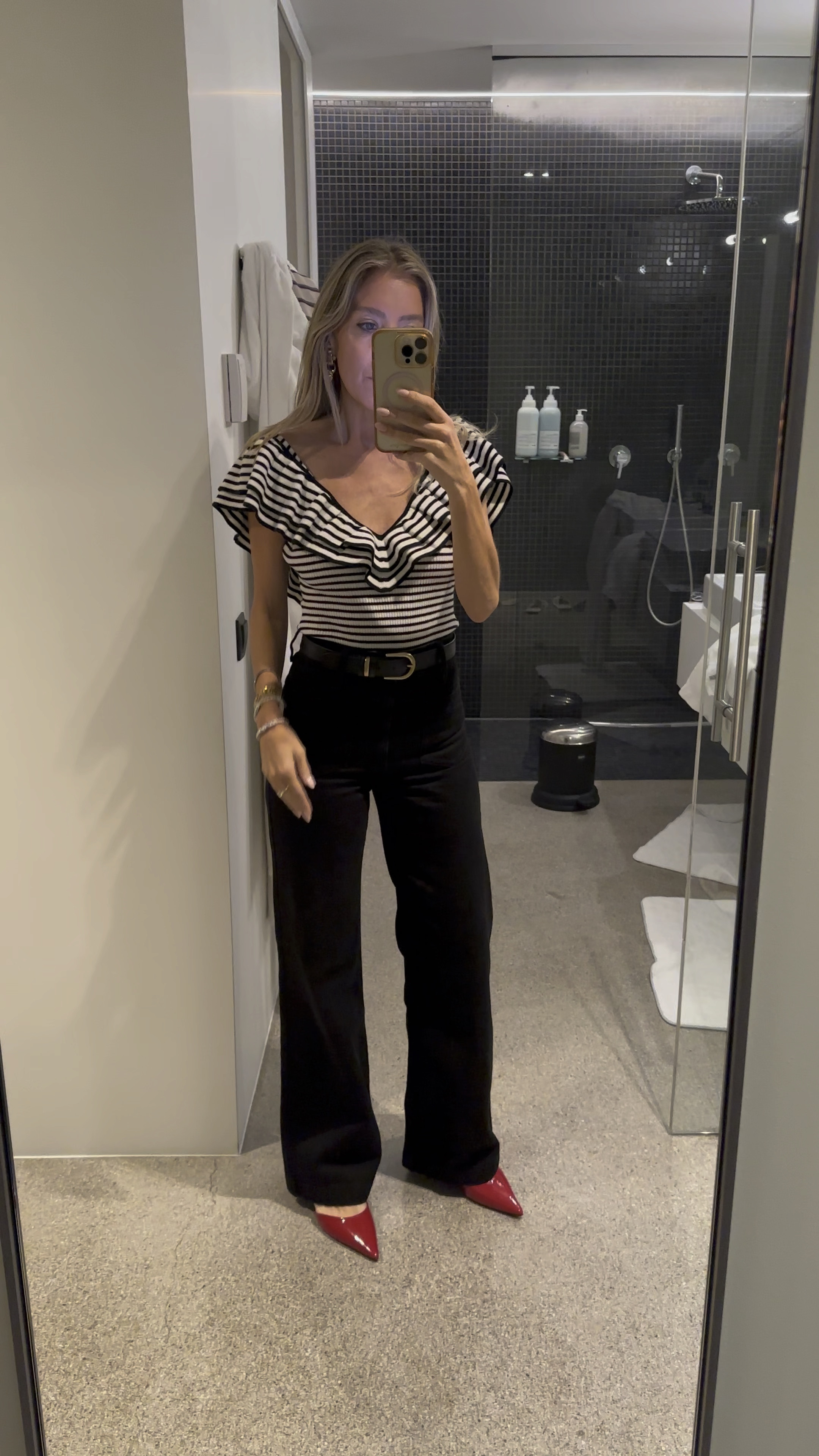 The most perfect duo for a fall outfit transition ❤️ a great pair of high waisted jeans and a fabulous bodysuit 

#LTKStyleTip #LTKOver40 #LTKVideo