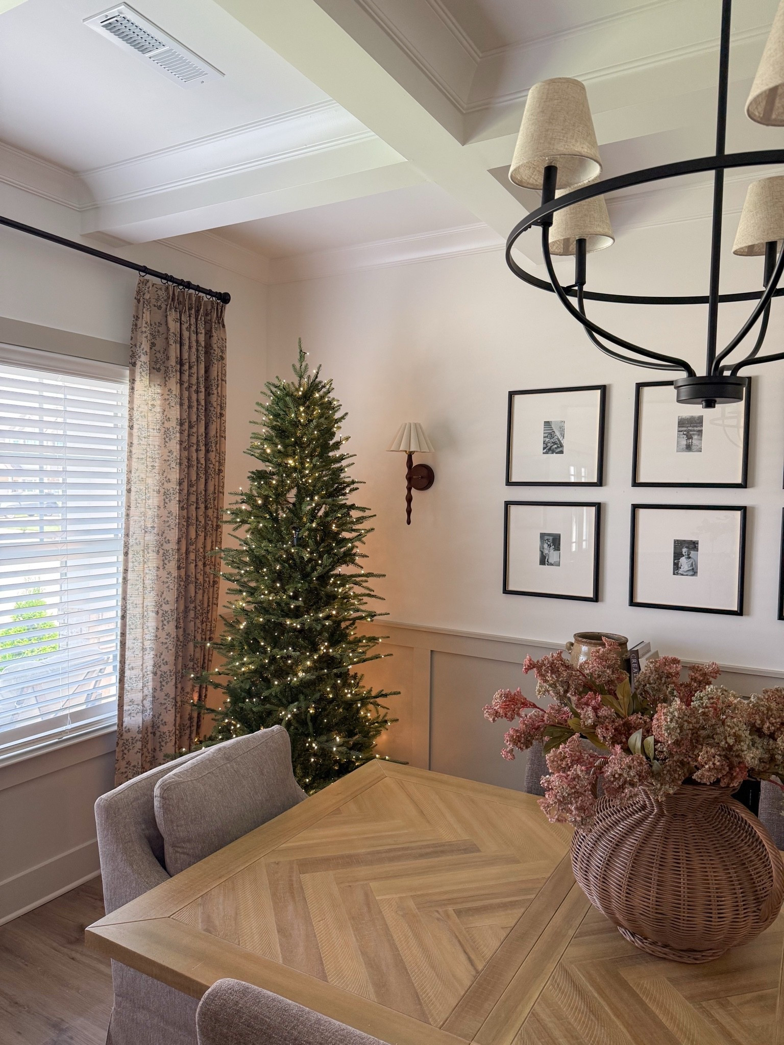 Slim twinkle tree 🌲😍

#LTKHome #LTKSeasonal