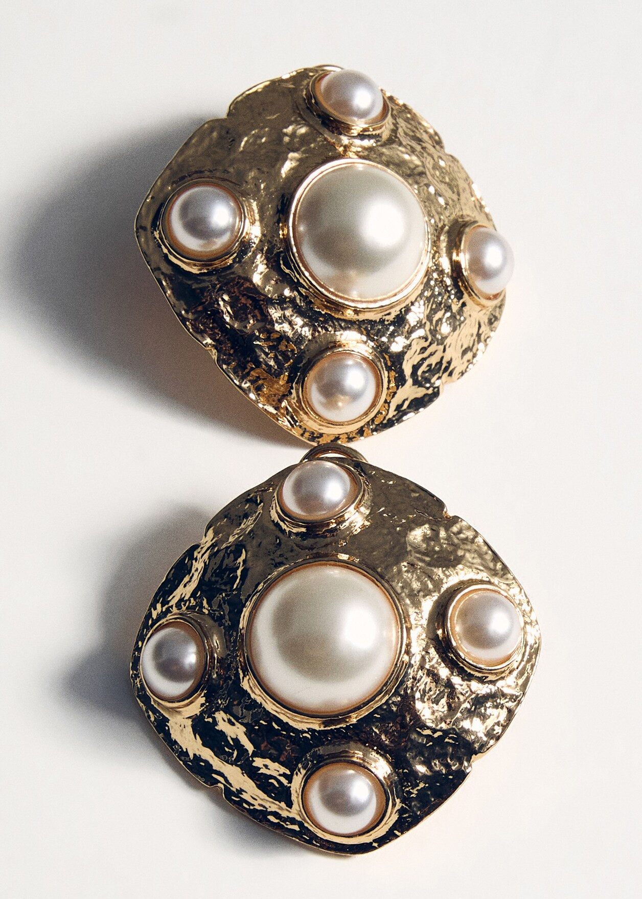 Textured earrings with pearl ornament | MANGO (UK)