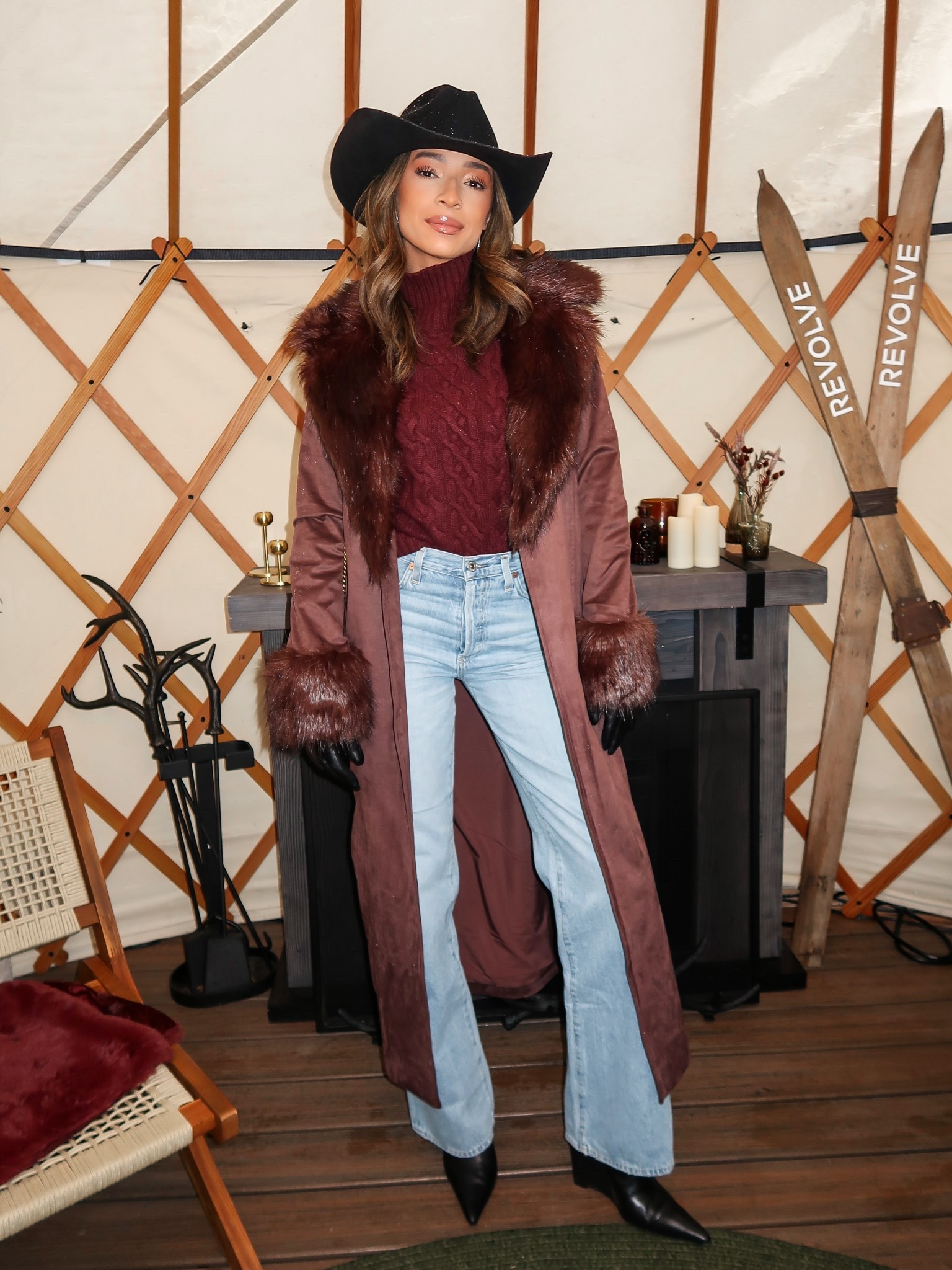 Aspen outfit! Wearing size small sweater, small jacket and size 26 jeans (jacket is OOS but I’ve linked similars) 


Denim 
Après ski outfit 
Winter outfit 
Winter fashion
Winter style 

#LTKSeasonal