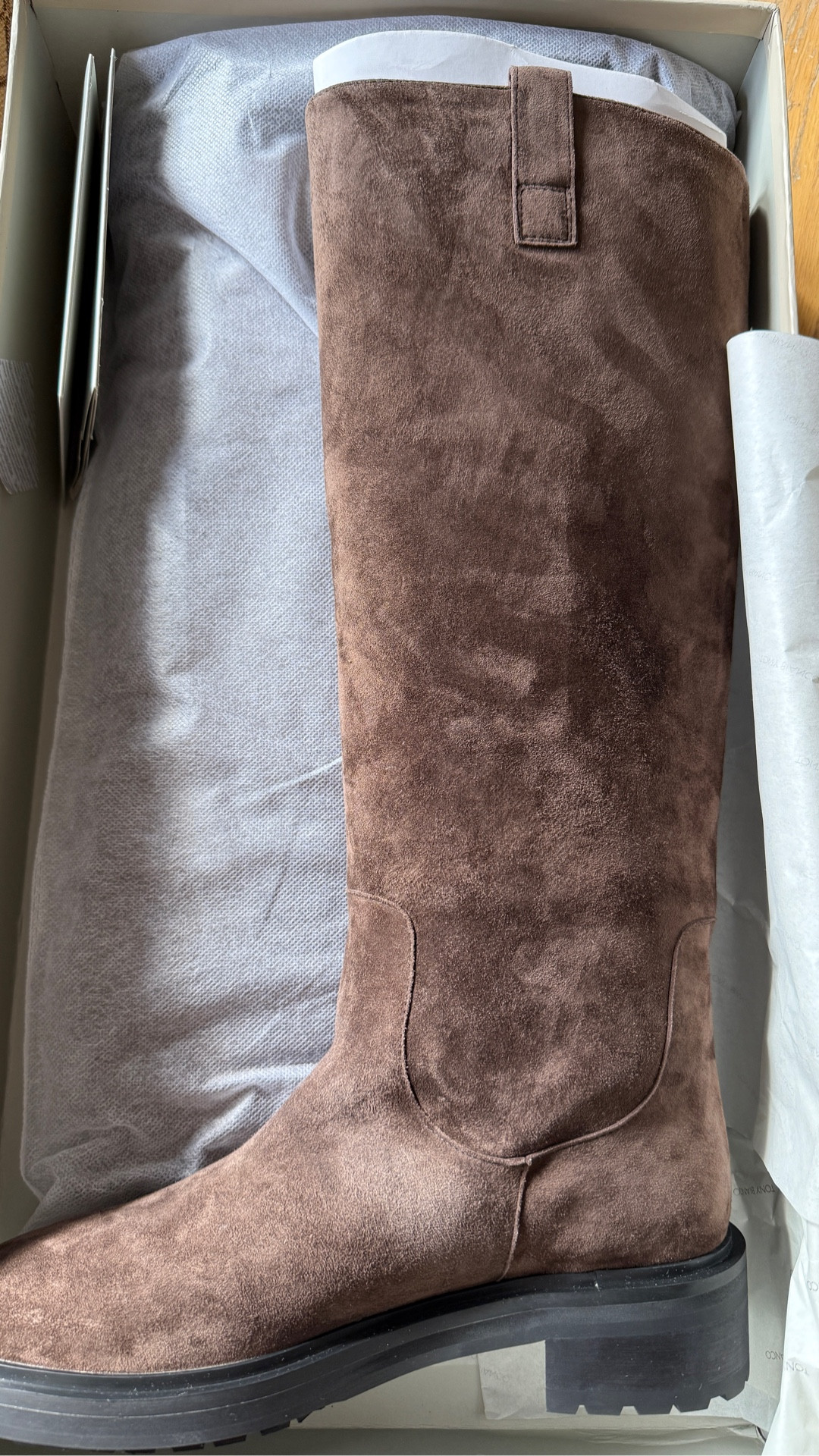 Stunning quality suede knee high riding boots by Tony bianco, and they’re on sale! 

Boots, suede, boots, brown boots, fall, boots, winter boots, Tony Bianco boots , knee high boots, riding boots

#LTKSaleAlert #LTKCyberWeek #LTKGiftGuide