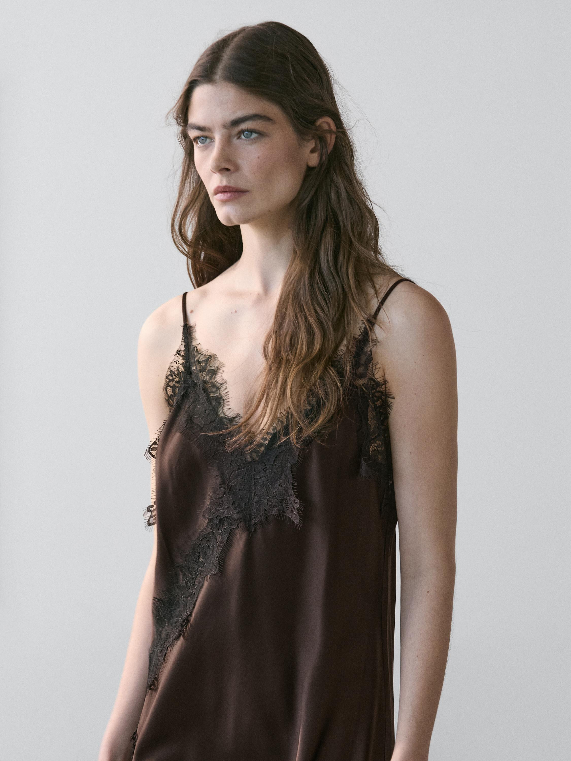 Sukienka bieliźniana z koronkowym detalem | Massimo Dutti PL