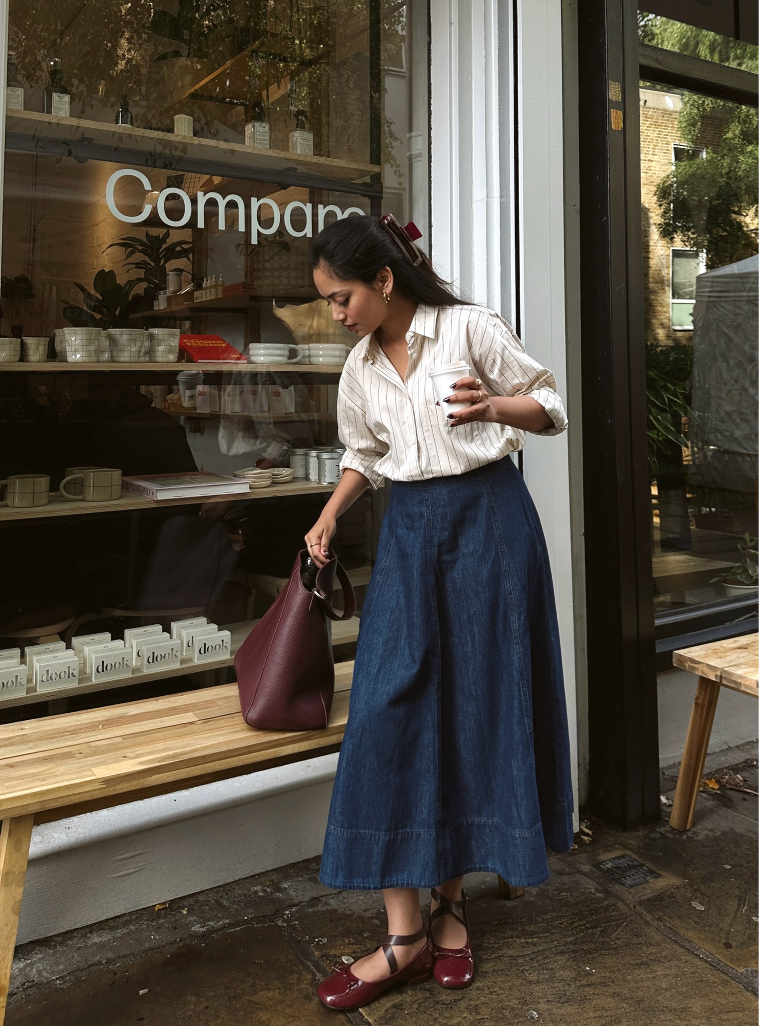 Pre autumn outfit, denim maxi skirt, striped poplin shirt, burgundy ballerina ballet flats, burgundy bag 