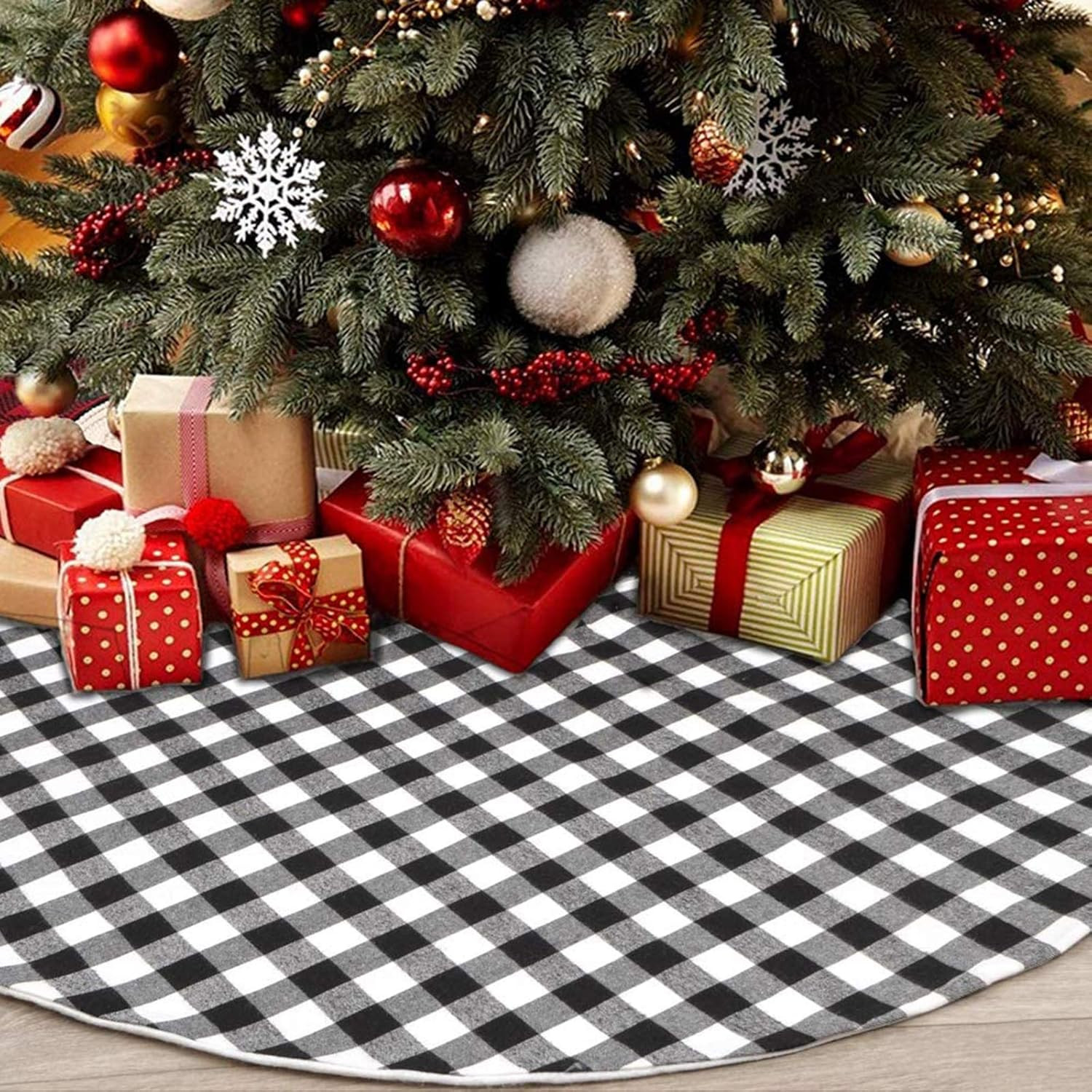 CHICHIC 48 Inch Buffalo Plaid Tree Skirt Christmas Tree Skirt Buffalo Check Tree Skirt Black and ... | Amazon (US)