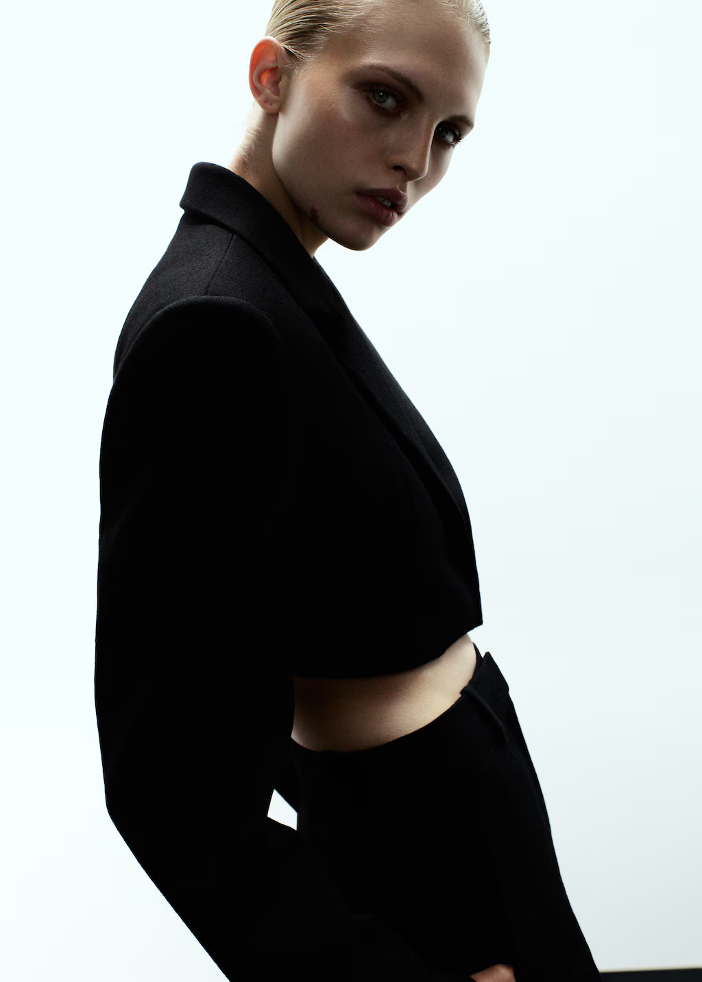 Blazer Anzug aus Wollstoff, Crop | Mango EU