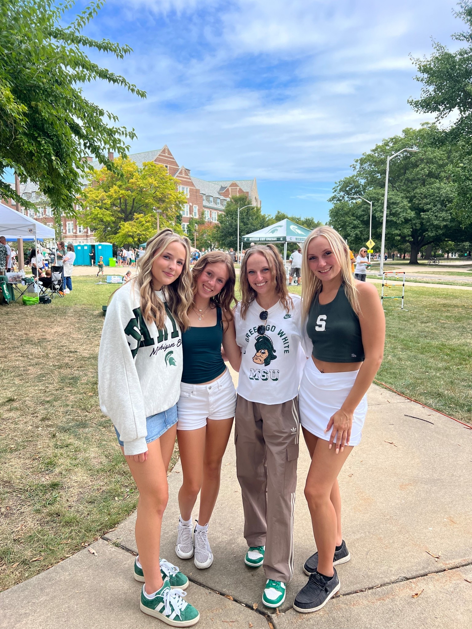 Wake up, Spartan Nation - it’s GAME DAY!!! 💚🏈🤍

• Nike Retro MSU TShirt - Detroit Sports Zone, S
• Adidas Tan Cargo Parachute Pants - Marshall’s, S
• Hype and Vice Michigan State Block S Cutoff Tank - Rally House, S

#MichiganState #MSU #GoGreen

#LTKU #LTKSeasonal #LTKFindsUnder100