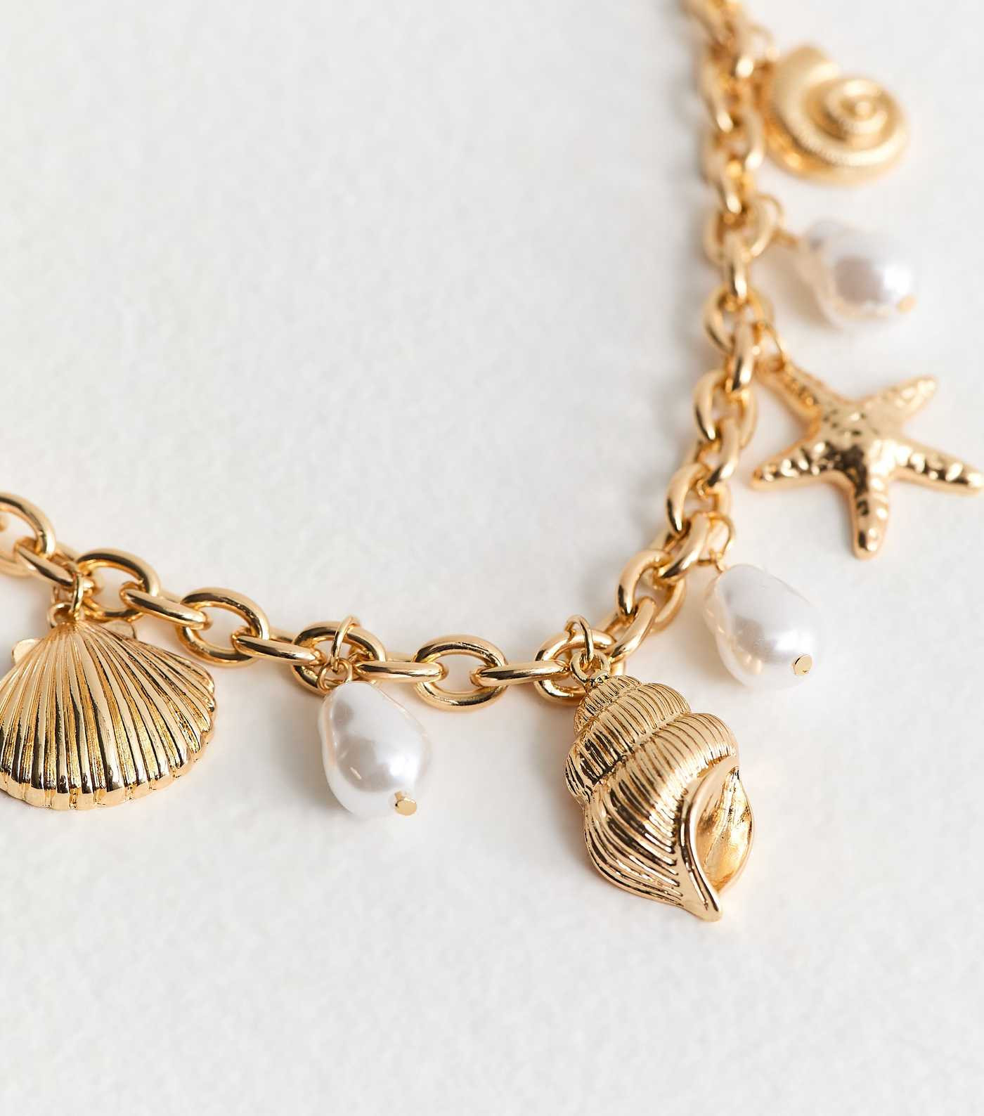 Gold Tone Shell Charm and Faux Pearl Necklace | New Look | New Look (UK)