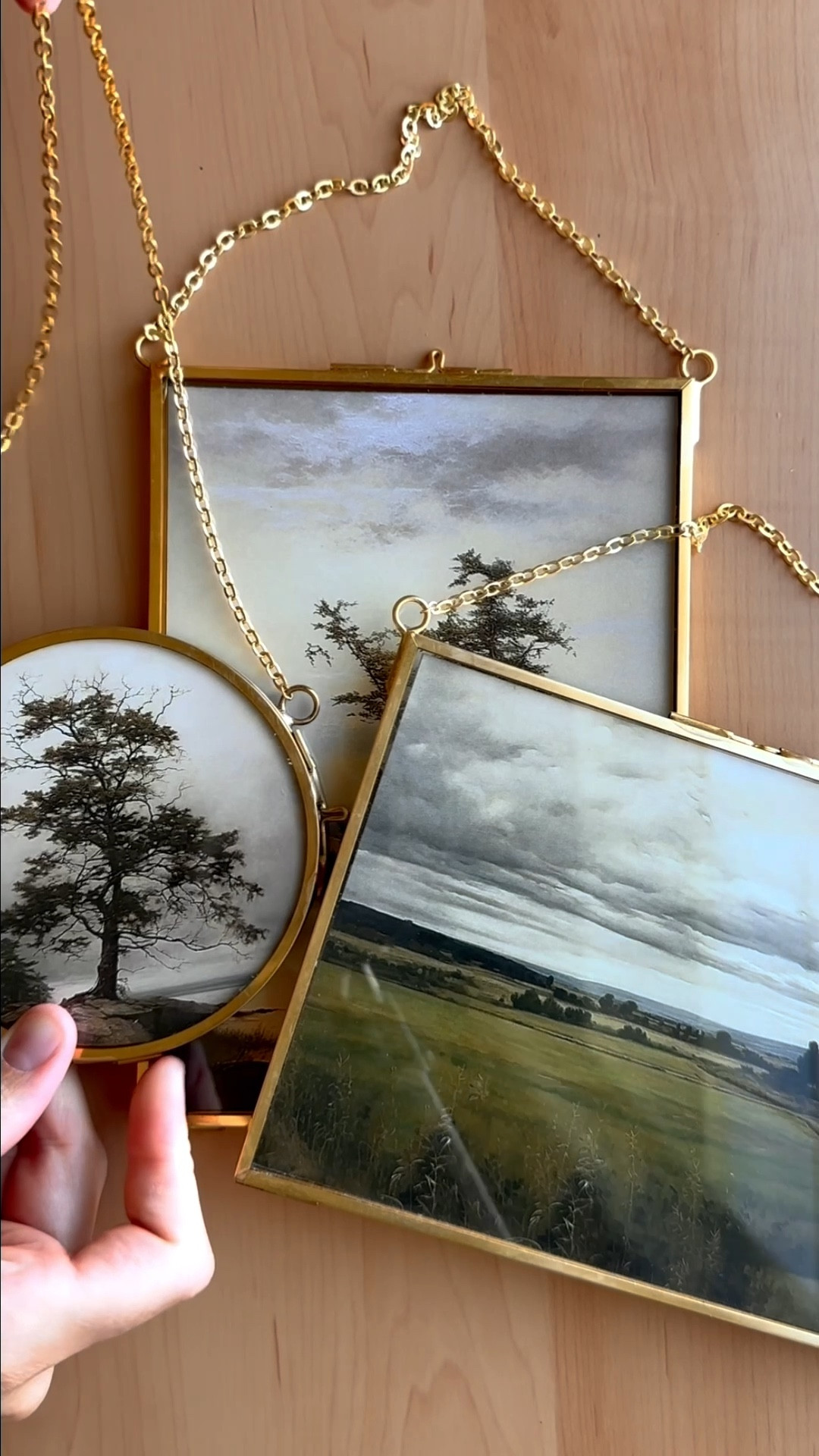 I have always loved selling these little prints that are so fun to switch out for different holidays and special times of the year! And these frames with the gold chains have always been my favorite way to display my prints. 🫶🏼



#LTKFindsUnder50 #LTKHome #LTKSeasonal