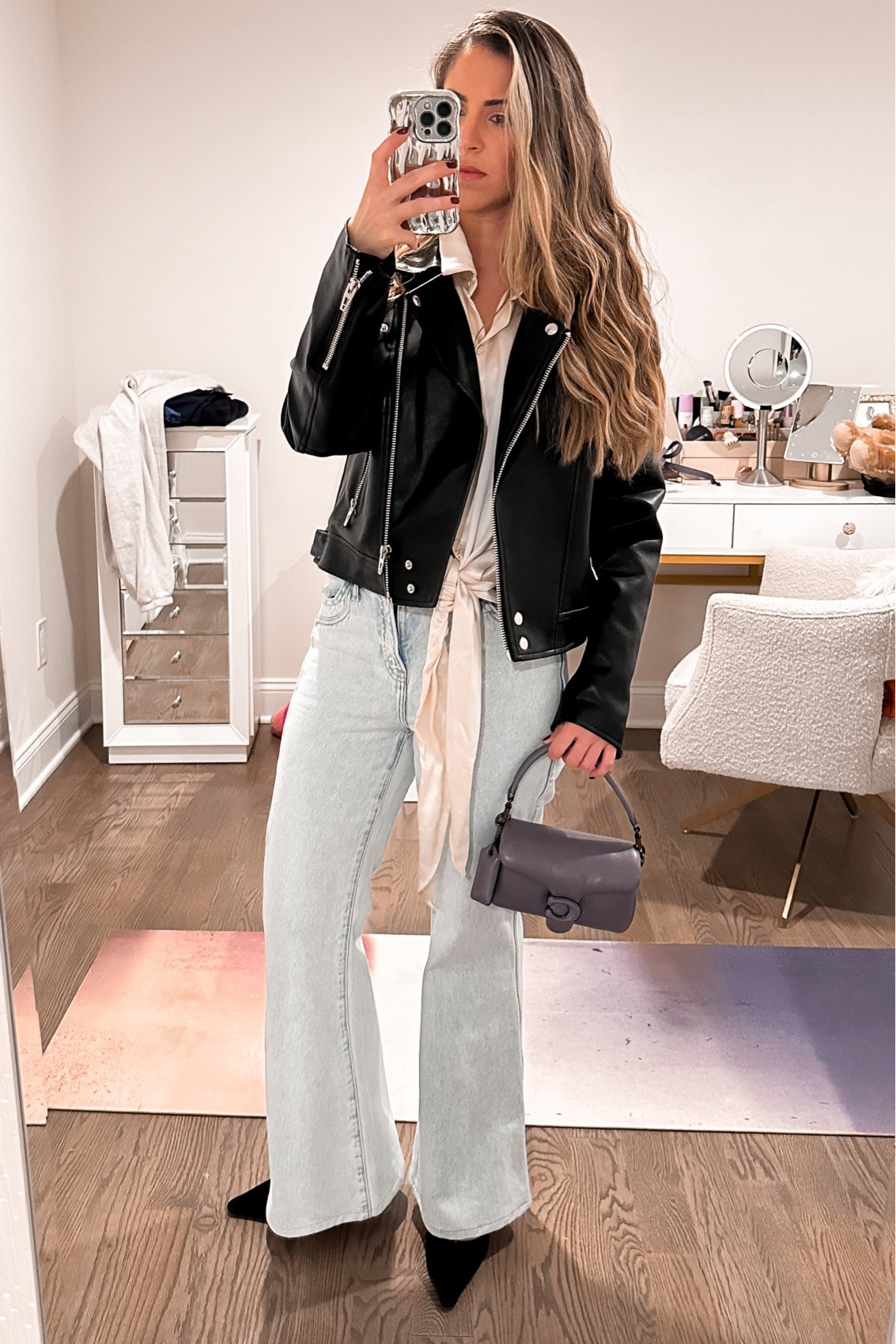 A perfect date night fit with a little pop of color (ignore the mess behind me 😅)

Satin Shirt Blouse: Revolve (size down one)
Jeans: Express (linked similar)
Leather Jacket: BlankNYC (TTS)
Sling back Black Kitten Heels: Sam Edelman
Purple Pillow Bag: Coach (found one second hand on Poshmark!)

#LTKSeasonal #LTKitbag #LTKshoecrush