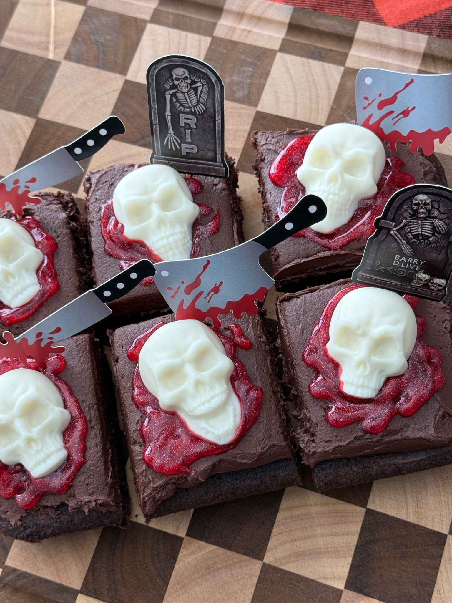 The coolest spookiest chocolate cake! Sooo easy too!!! I used my favorite ready made chocolate cake from Trader Joe’s 💀🔪🩸

#LTKHalloween #LTKHome #LTKParties