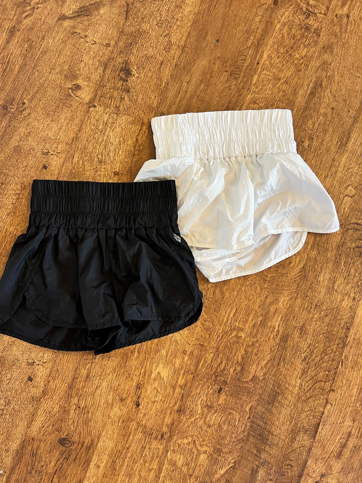 Free people shorts
I love the cinched waist
So flattering the size large suits me best. 