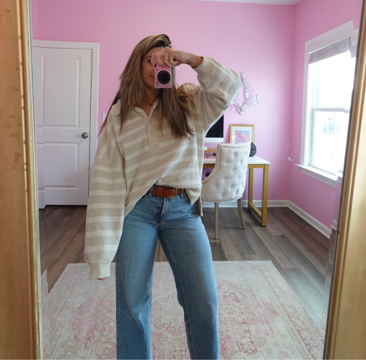 Making American Eagle cool again.. I only wore this brand in HS and lately I’ve been finding the best things in store and online! Loving these lower rise jeans and this oversized sweater! I’m 5’6 in a size 6! 