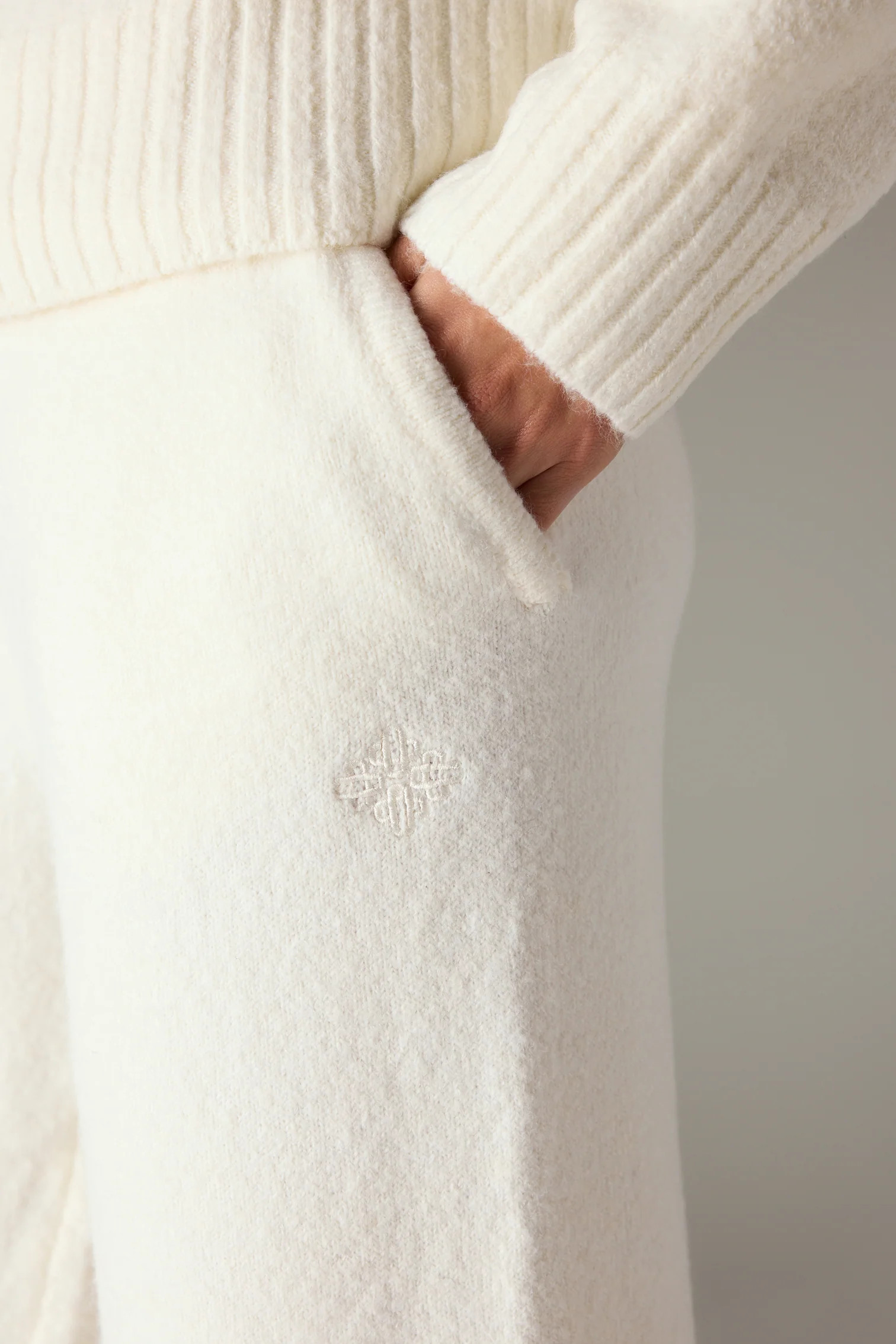 FLUFFY KNIT EMBLEM EMBROIDERED JOGGER - OFF-WHITE | The Couture Club