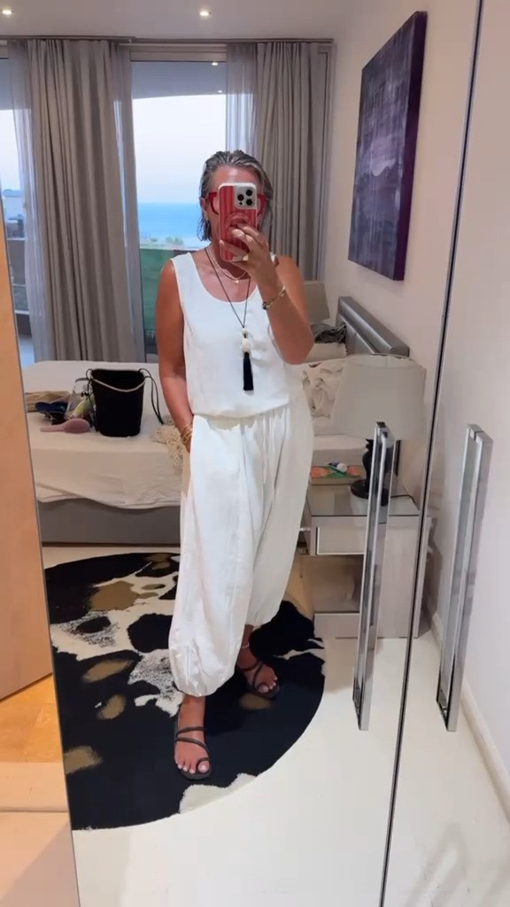 Wearing my fave Albaray co ord.Ltd in the sale! 
I sized down to a 10 in trousers and top


All-white outfit, white sleeveless top, white wide-leg trousers, monochrome summer style, black strappy sandals, pendant necklace, minimalist holiday style, effortless warm-weather outfit, casual chic fashion, chic neutral dressing, chic summer outfit, ballloon trousers outfit, sarouel trousers

#LTKuk #LTKsummer #LTKautumn