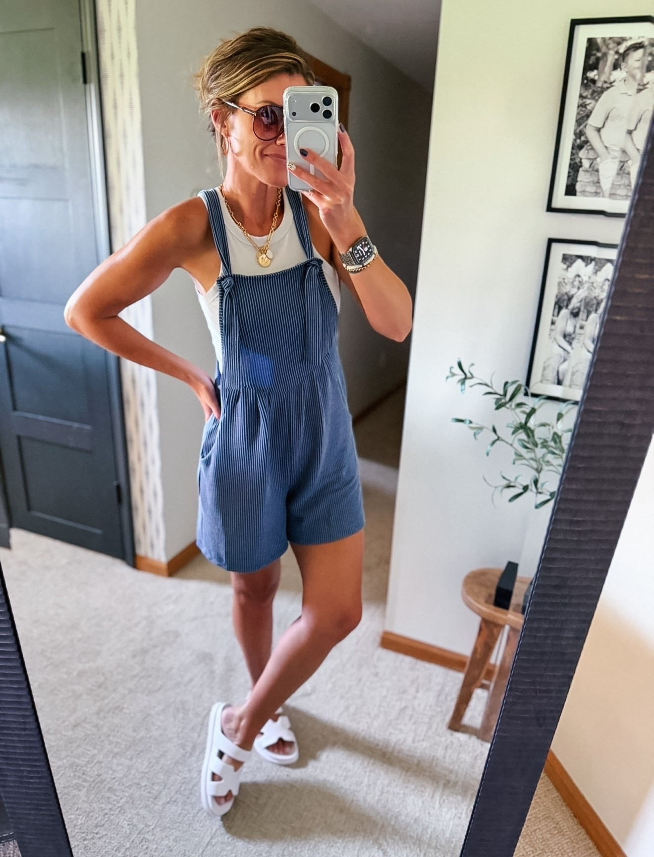 Baseball mom OOTD
Overalls medium 