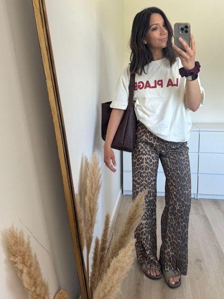 Never thought I’d wear leopard print trousers but here we are! 

ASOS trousers - wearing size XS
Top is also asos and so oversized 😅 wearing a small - should have got a XS

Birkenstock Arizona sandals in taupe 

PLT bag 

Outfit ideas, leopard print trousers, mum style, outfit inspo, graphic tshirt 



#LTKeurope #LTKfindsunder50 #LTKSeasonal