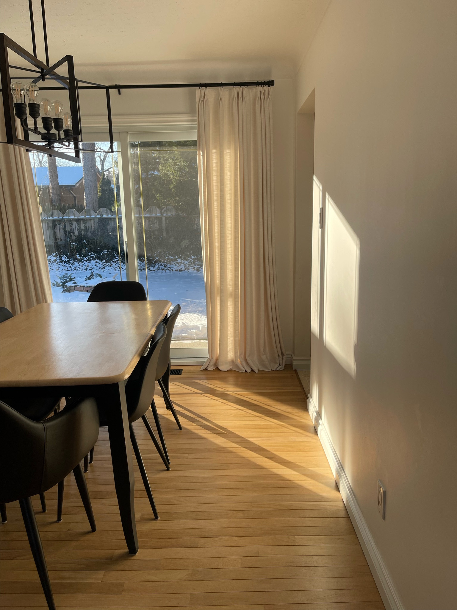 Simple, Minimalist, Neutral Dining Room Views

Black leather chairs, wood dining room table, easy to clean, transitional, small house, small dining room, Elegant, luxury lived in, modern, earthy, organic, Wayfair finds, two pages Liz linen custom curtains, custom drapes 

#LTKSaleAlert #LTKOver40 #LTKHome