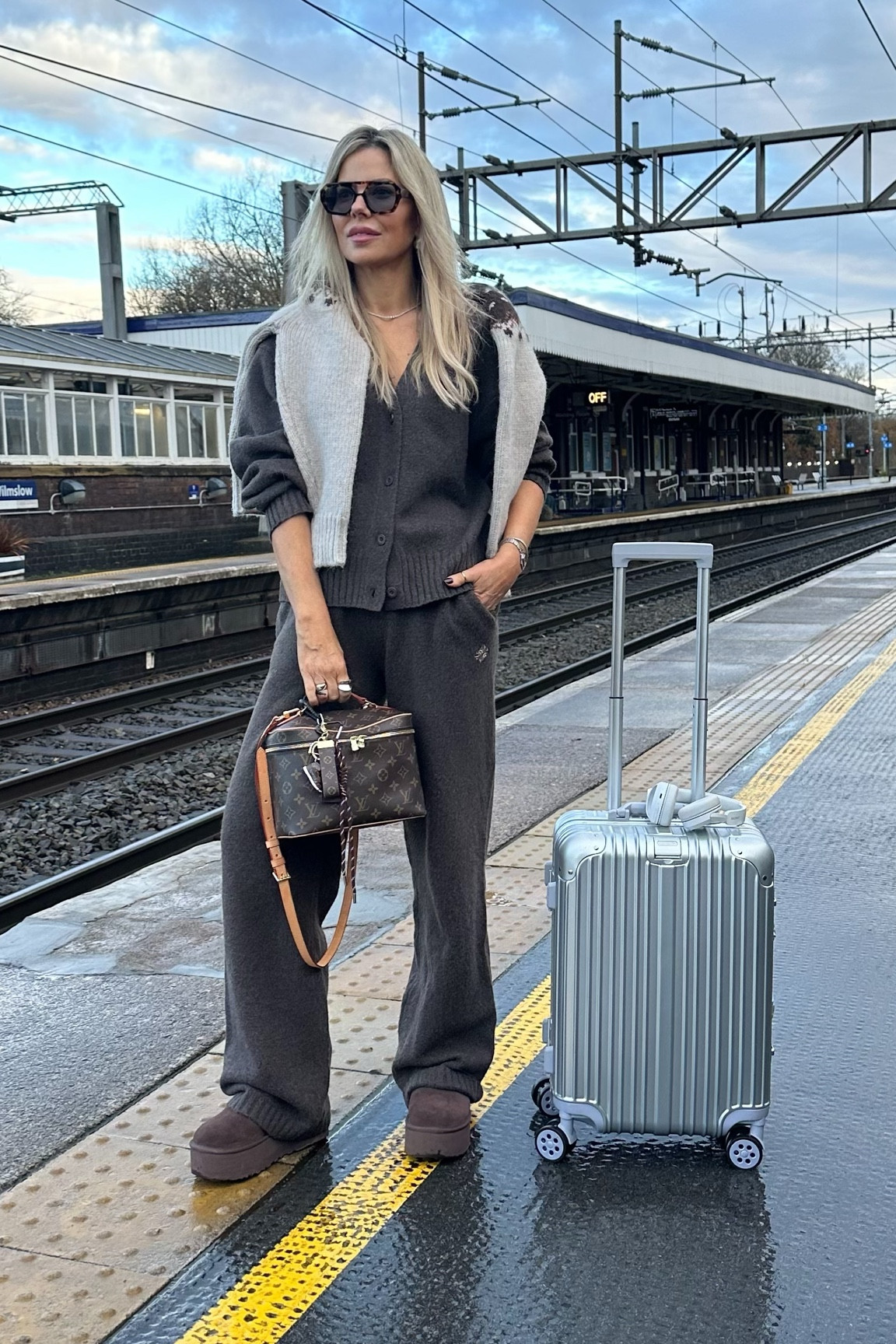 Travelling in comfort 🤎 #travelstyle #cosyoutfit #casualchic #casualchic #uggseason #winteroutfit #brownoutfit 

#LTKuk #LTKtravel #LTKwinter