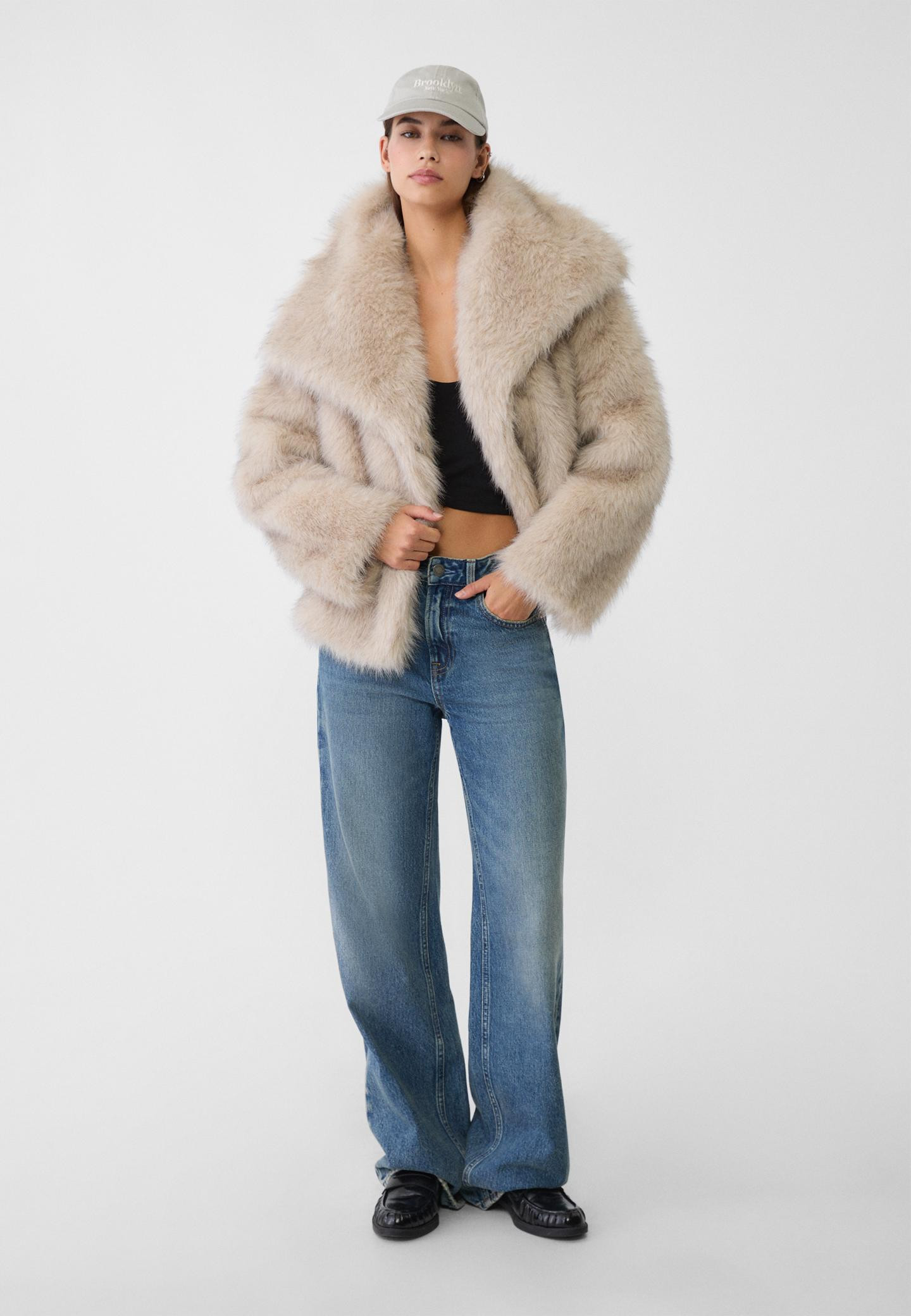 Cropped faux fur jacket | Stradivarius (UK)