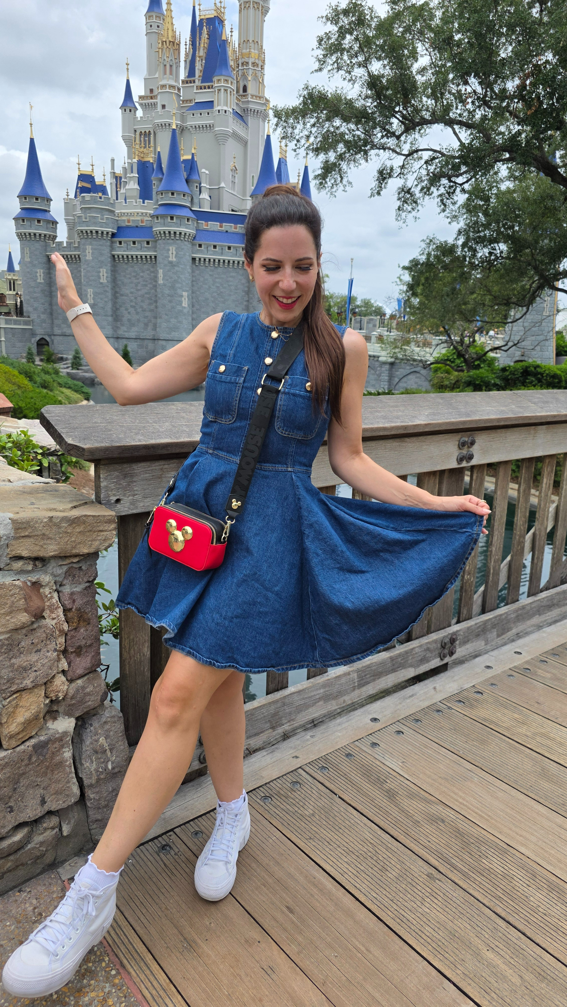 A cute Magic Kingdom denim dress moment #disney #disneystyle #themepark #ootd 

 