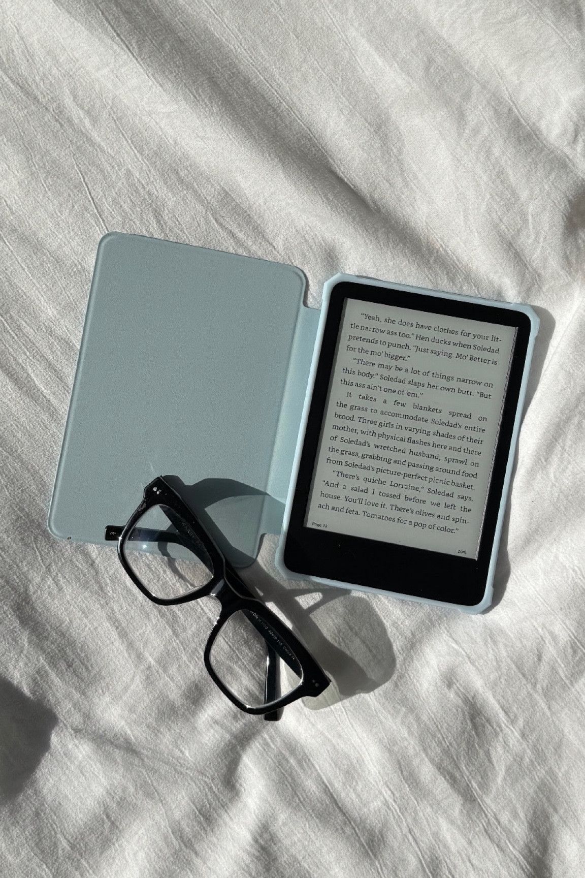slow saturday morning 🩵📖