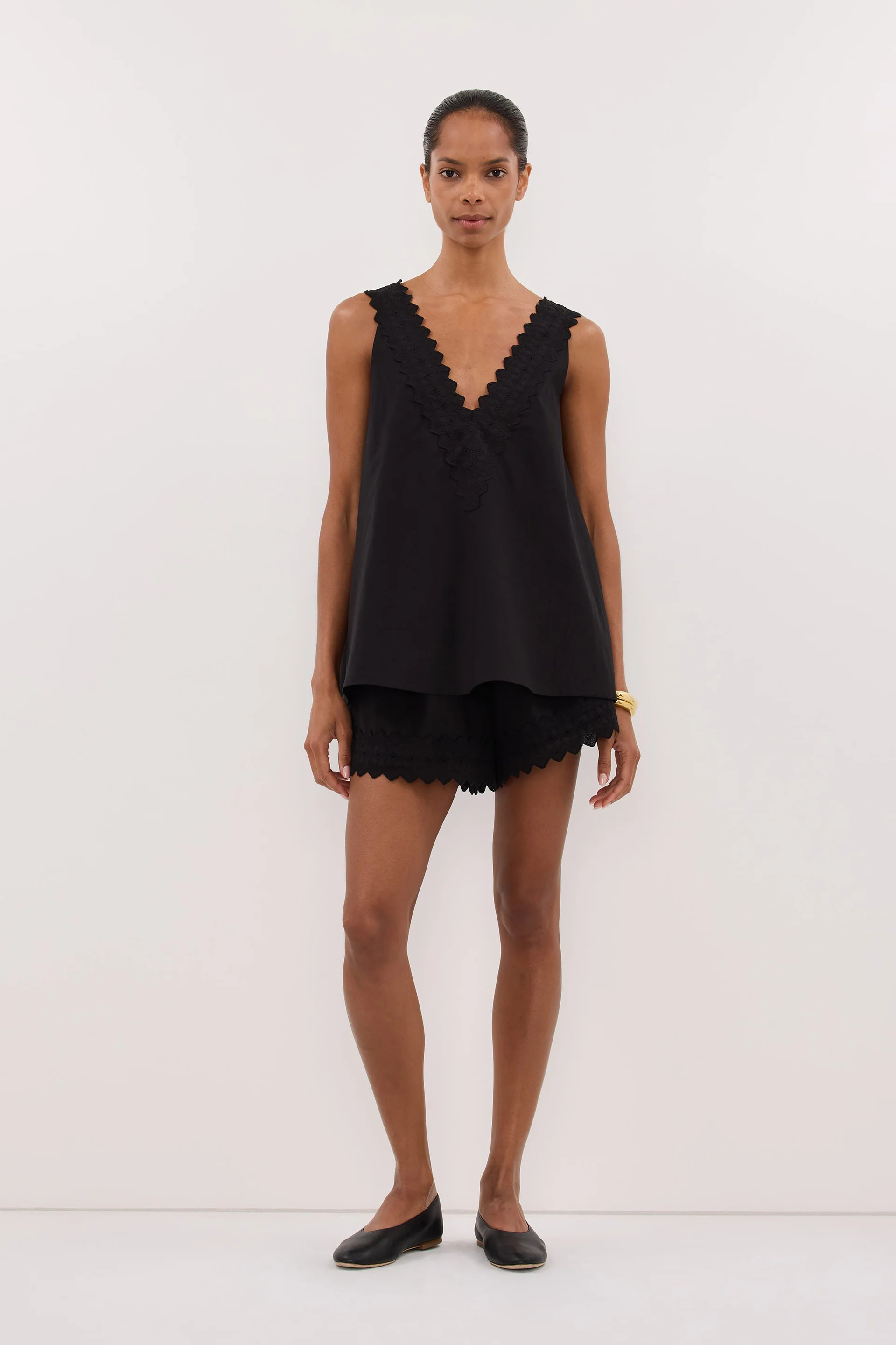ANNABEL BLACK V NECK TOP | DISSH