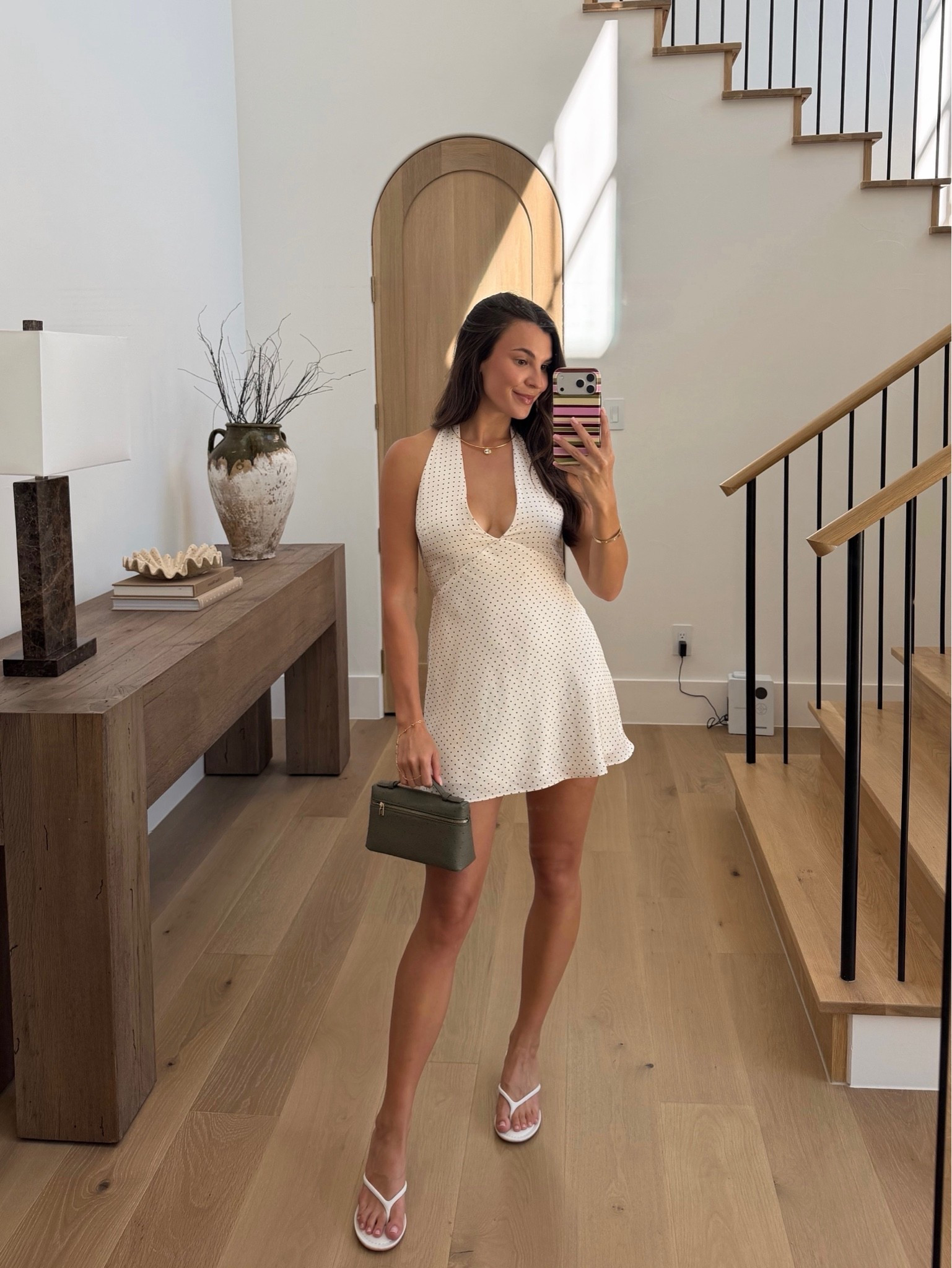 Dinner outfit!!🤍

Aritzia finds, Amazon finds, GNO, purse, dinner date night, summer outfit inspo, day time, lunch, essentials
