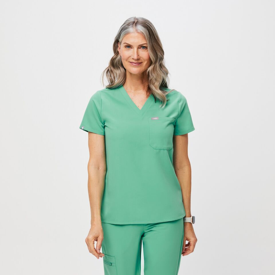 Women’s Catarina™ One-Pocket Scrub Top - Surgical Green · FIGS | FIGS