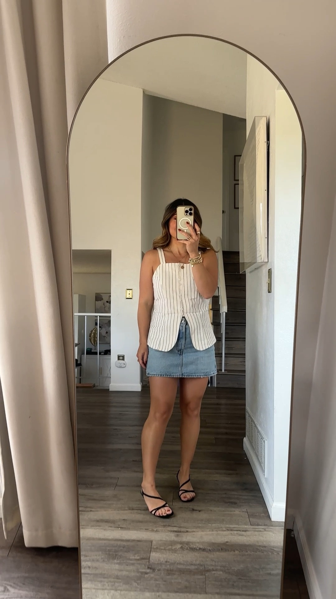 Chicest vest from Target! I can’t stop wearing this @levi Icon Skirt. It’s so versatile and the outfit options are endless.
Top size xs
Skirt size 25

#LTKootd #LTKSeasonal #LTKTravel