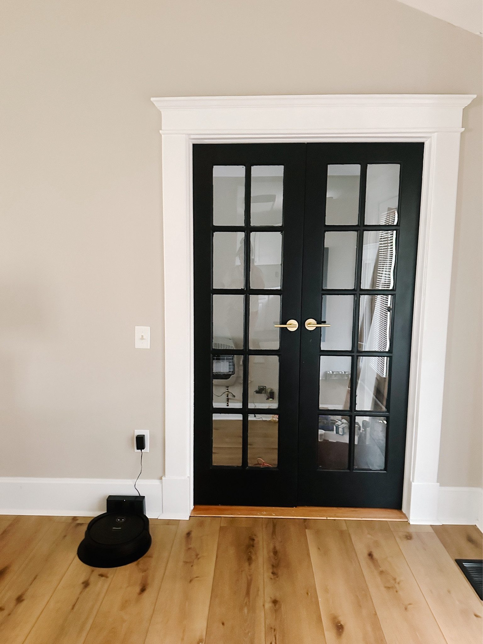 My most recent project! I’m loving the black contrast French doors with gold handles!

#LTKHome #LTKFindsUnder50
