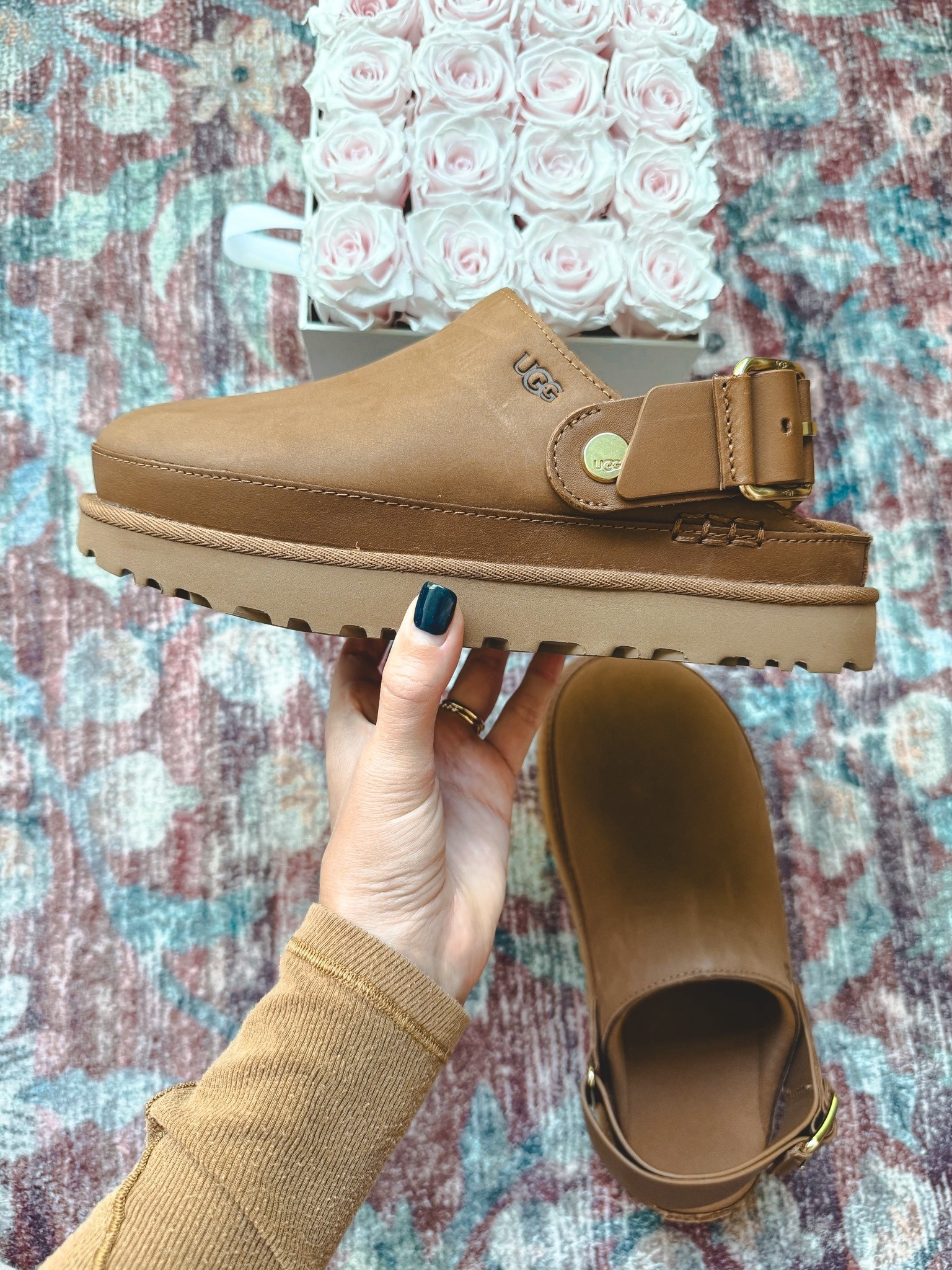 Ugg goldenstar villa clogs. Size up a half size if you want to wear with socks 



#LTKSeasonal #LTKShoeCrush #LTKStyleTip