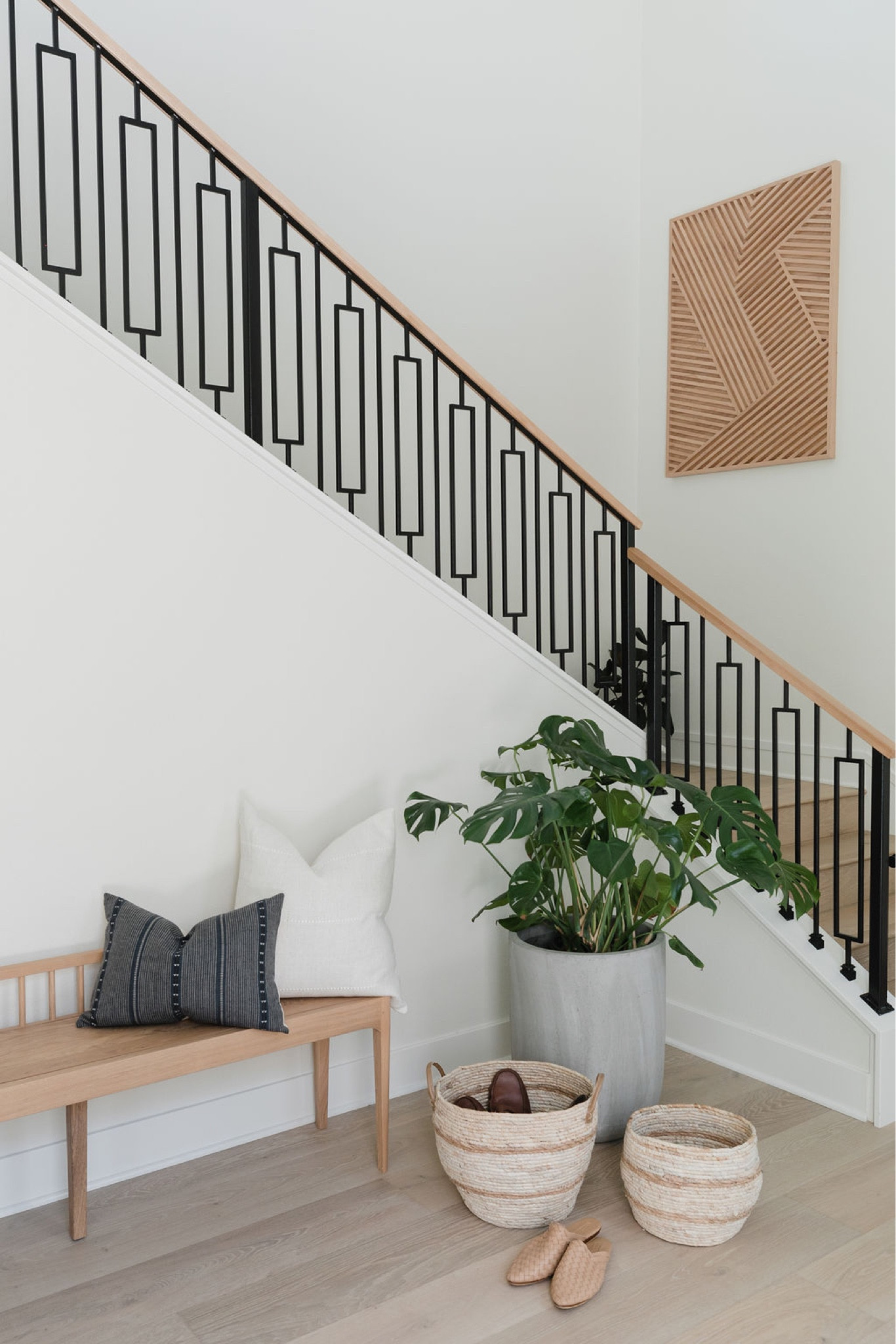 Light and bright entryway with wooden bench, throw pillows, planters, art, baskets, mirror, and plants!

Home decor, entryway, bench, pillows, hooks, wall mirror, pegs.

#LTKhome #LTKunder100 #LTKunder50