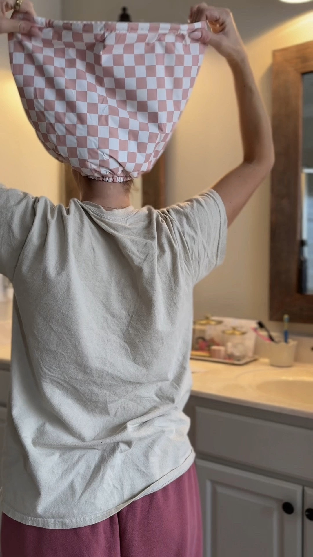 This shower cap is a game changer for keeping your hair dry and it’s so easy to use! It’s also a cyber Monday deal! 🧖🏽‍♀️ hairstylist approved 😉

#LTKGiftGuide #LTKBeauty #LTKCyberWeek