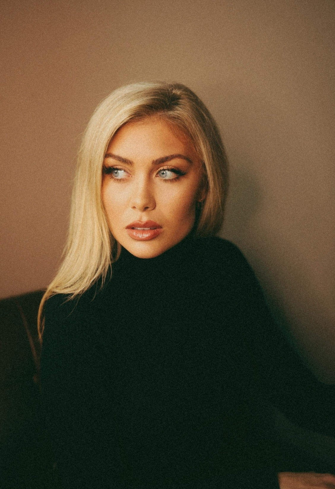 My Chanel Les Beiges foundation is on sale right now and nothing matches my undertone like these do 🤍 My winter shade is B10, my summer shade is B20, and in this photo I mixed the two. It gives the prettiest glass-like, dewy finish without being shiny. I’m usually a matte foundation girl, but this one looks so natural with great coverage that never gets cakey — it just looks like skin.

I also use the e.l.f. Cosmetics lip liners nonstop. They’re perfect to throw in my bag on the go so I don’t feel bad if I lose one. They’re on sale too and truly some of my favorites.

#ChanelLesBeiges #LesBeigesFoundation #ChanelBeauty #makeupfavorites #dewyfoundation #skinlikefinish #beautyroutine #LTKBeauty #LTKCyberWeek #LTKBlackFriday #LTKHoliday #LTKGiftGuide #CyberWeekDeals #BlackFridaySale #beautytok #makeupinspo #holidaymakeup #glowybase #foundationreview #elfcosmetics #salealert

#LTKCyberWeek #LTKHoliday #LTKGiftGuide