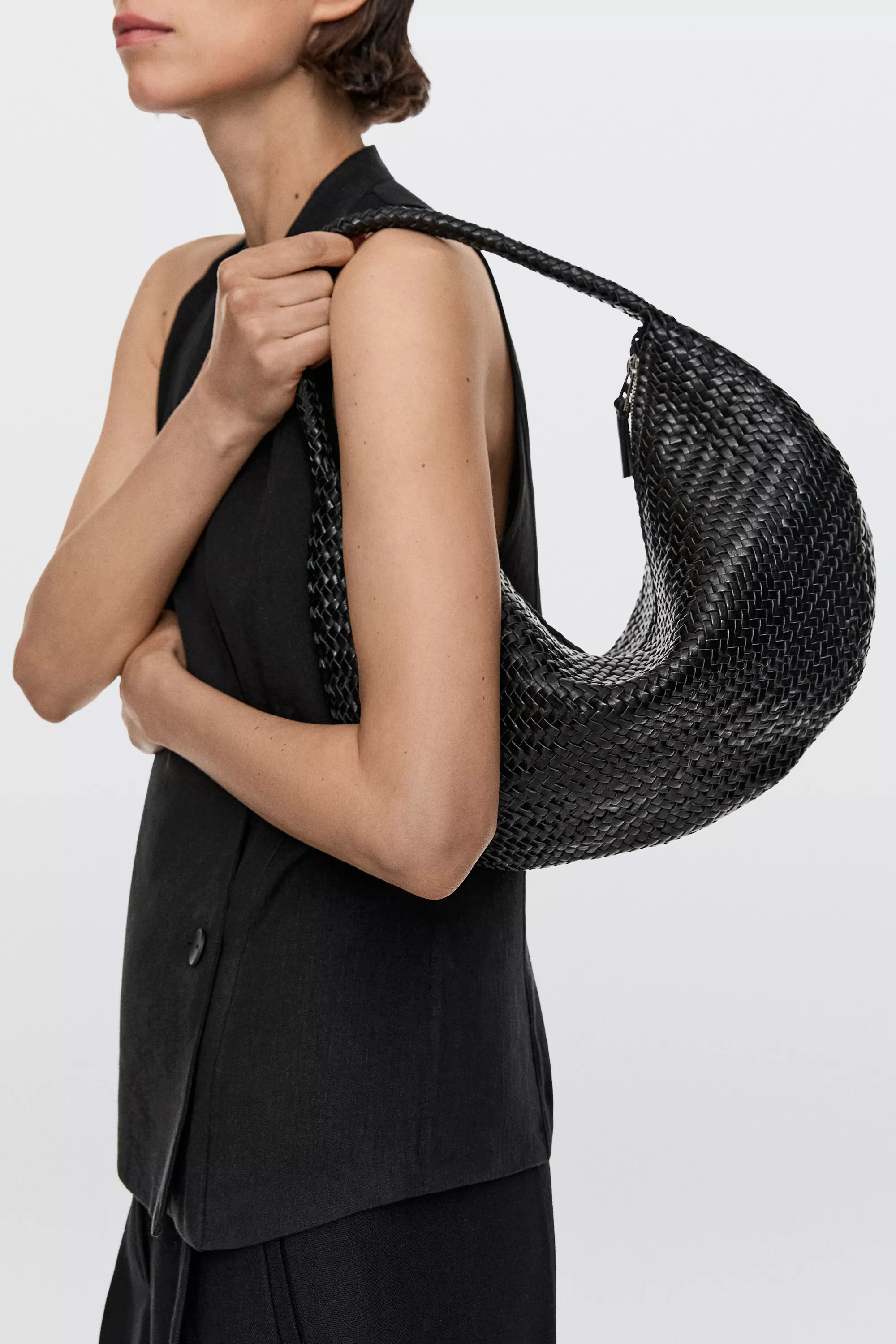 BRAIDED LEATHER HALF-MOON BAG

 | Massimo Dutti UK