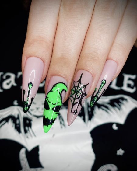 Halloween press on nails! Oogie Boogie nails for Halloween time at Disneyland! #oogieboogie #etsy #pressonnails #halloween #halloweennails #disneynails #disneyland #disneyworld #disneyoutfit #disneyhalloween 