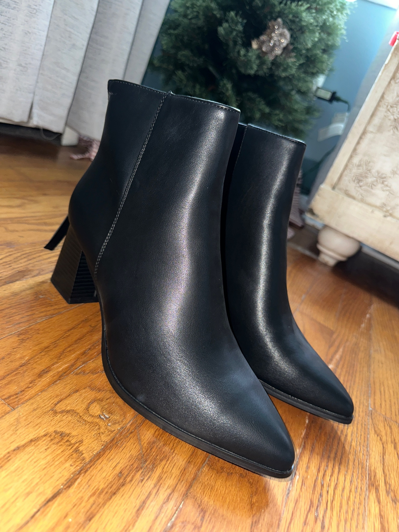 These boots are beautiful!! Very comfortable and affordable! 

Shein/ true to size/ affordable/ cute / pointed toe/ black/ leather/ holiday/ gifts for her/ Christmas/ holiday outfit/ cyber week/ Black Friday/ sale

#LTKGiftGuide #LTKHoliday #LTKCyberWeek