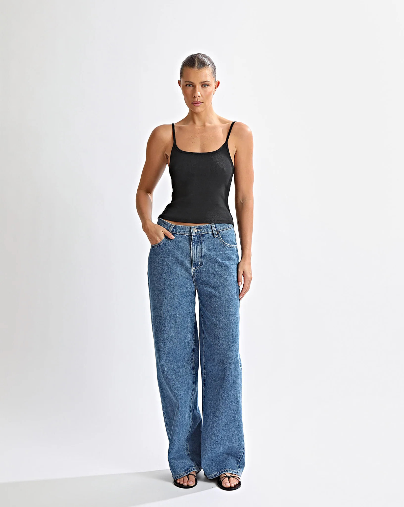 Oli Tank Black | One Mile