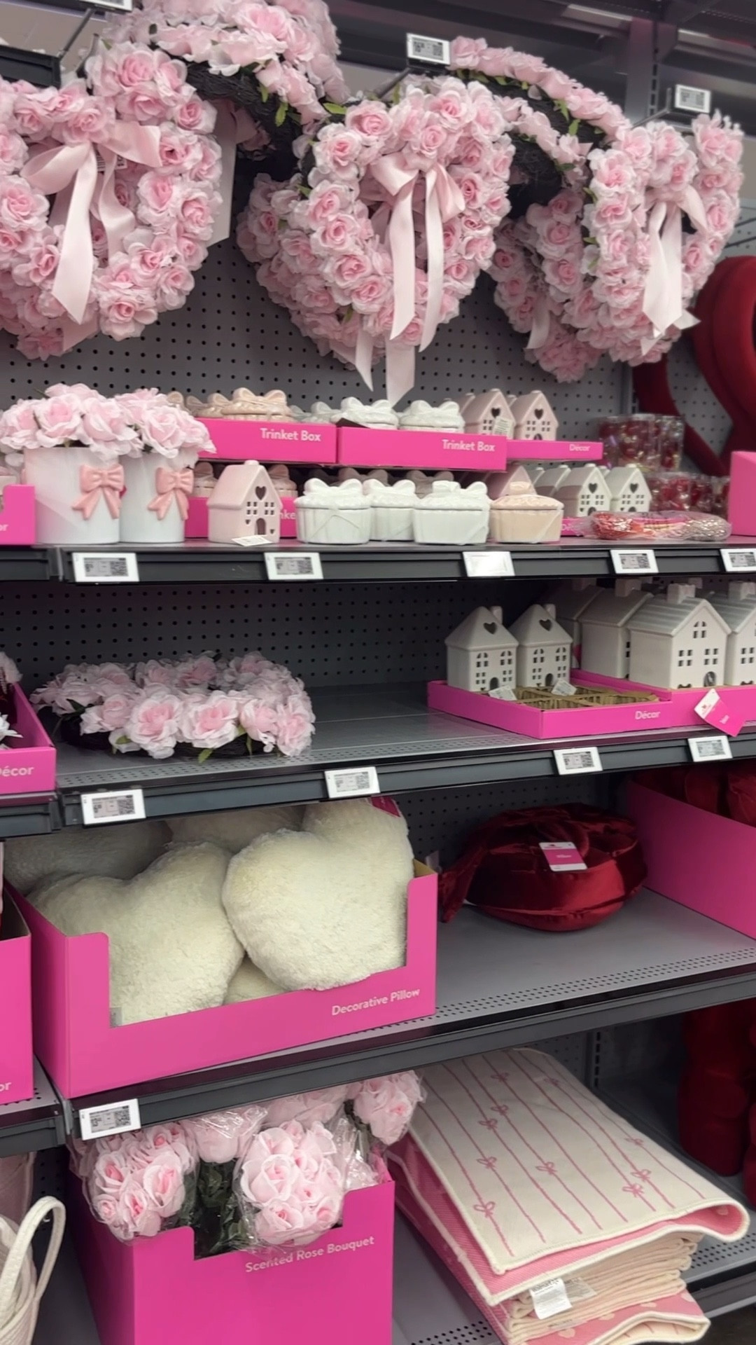 The prettiest Valentine’s Day decor at Walmart this week! 



#LTKSeasonal #LTKvlog #LTKValentine