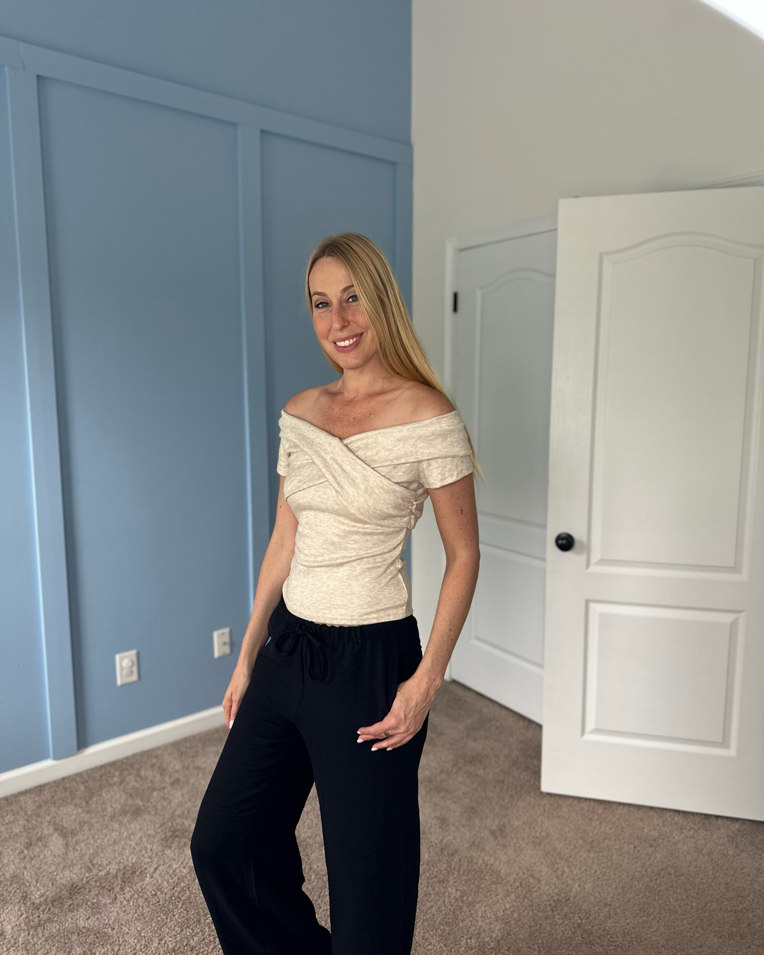 Off the shoulder tops always win in my book 
This one is so stretchy and soft 
🤍 wearing size small, fits tts