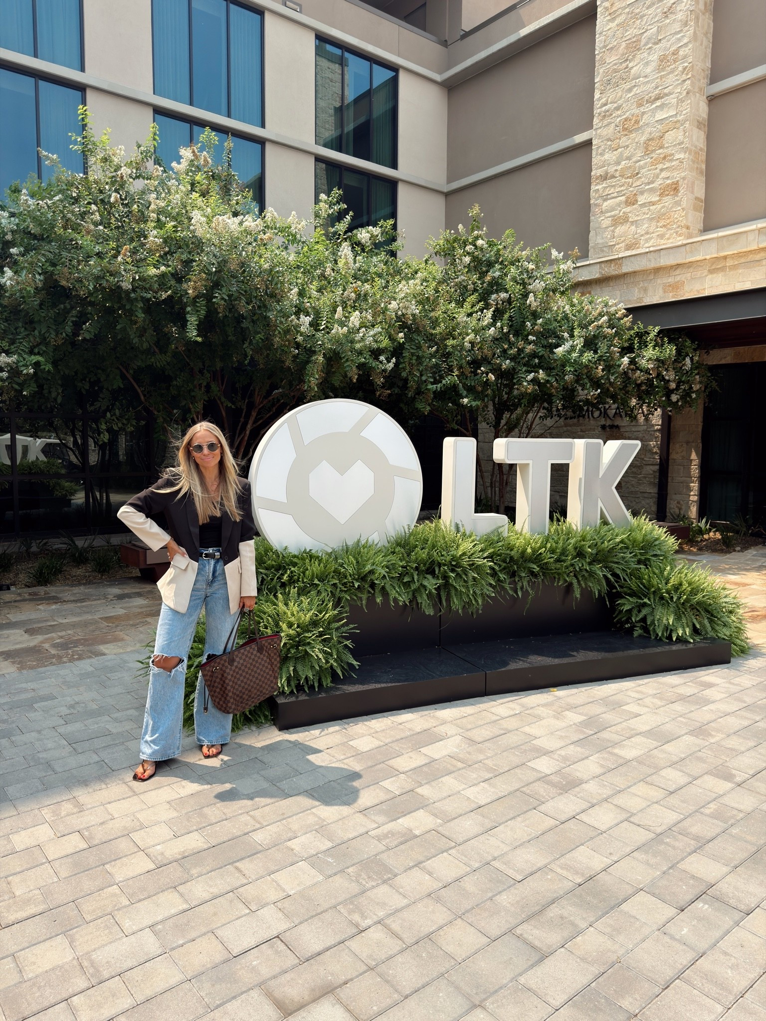 LTK Con!! 
Welcome outfit. This blazer is probably my favorite blazer I’ve ever worn!
