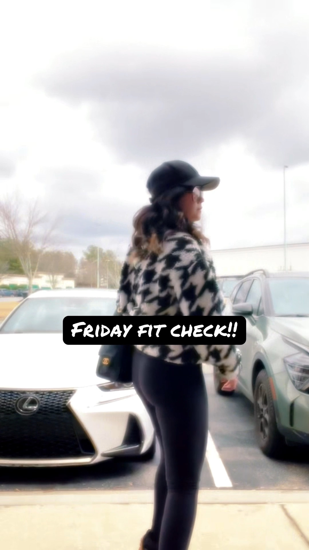 Casual but still feel cozy and chic 🖤🤍