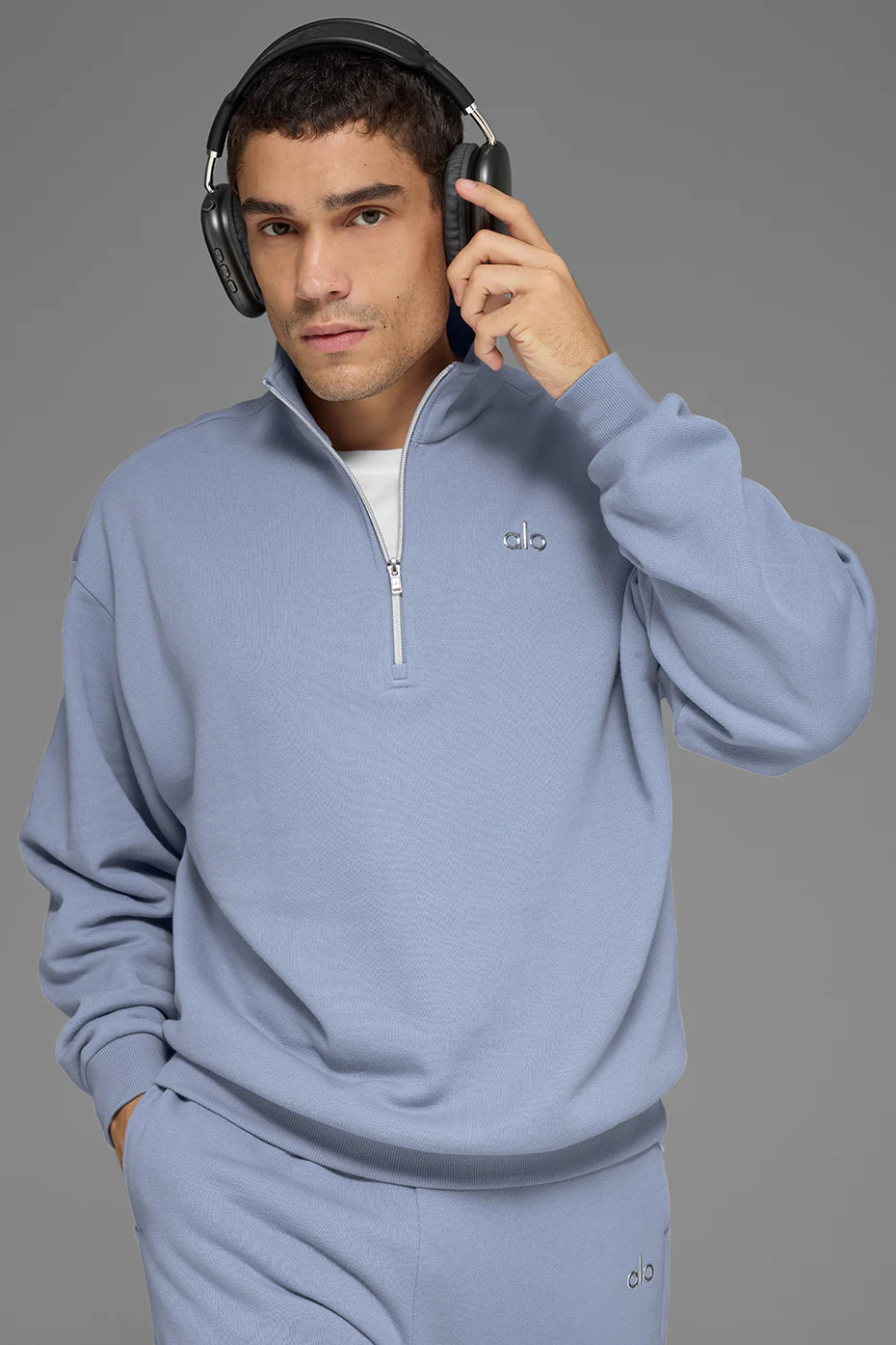 ALO | Accolade 1/4 Zip Pullover Top in Winter Frost Blue, Size: Small | Alo Yoga (US)