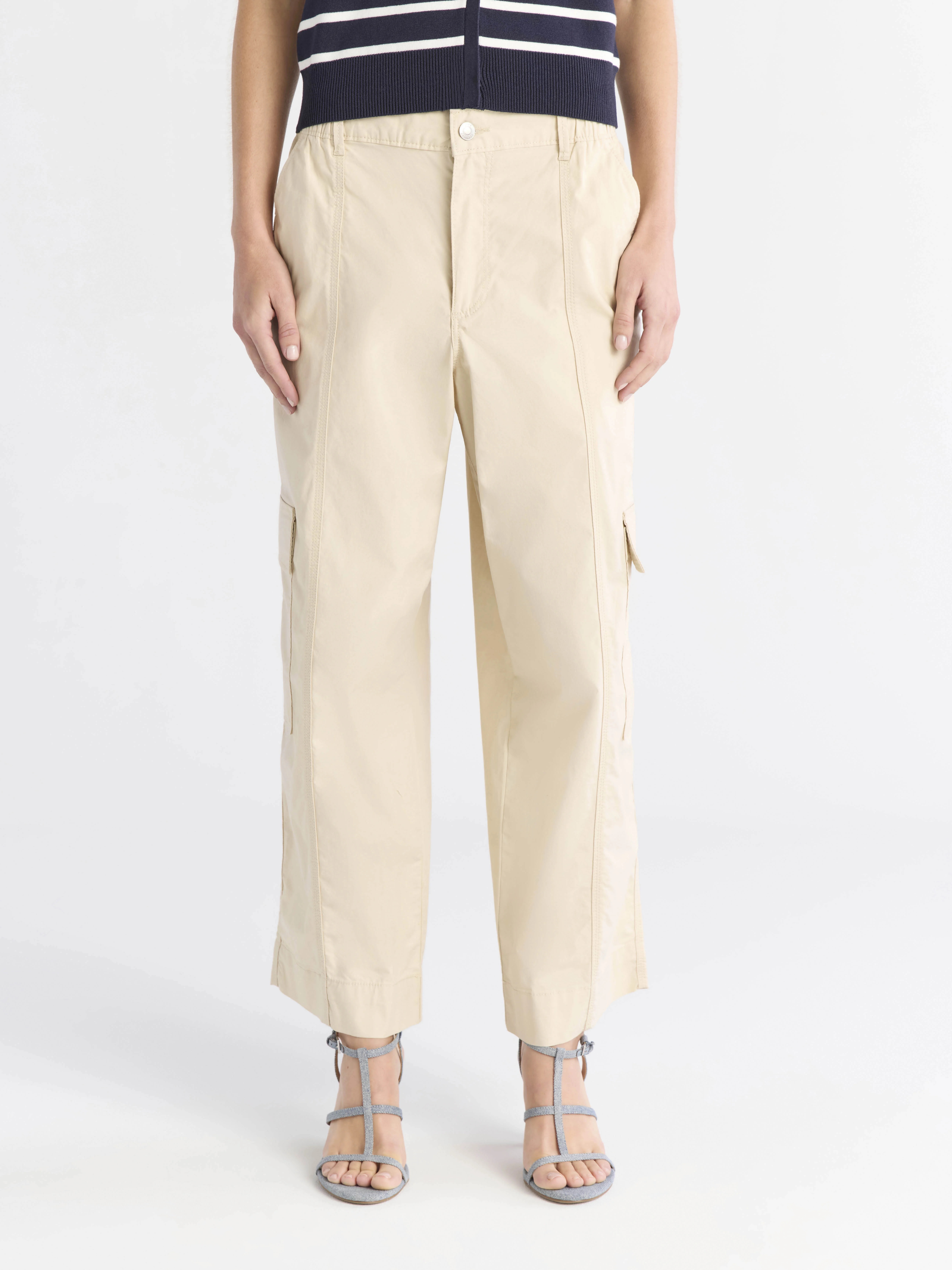 Free Assembly Women's Relaxed Cargo Pants, 27" Inseam, Sizes XS-4X | Walmart (US)