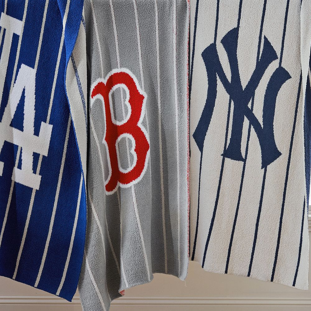 MLB\u2122New York Yankees\u2122 Fuzzy Throw | Pottery Barn Teen